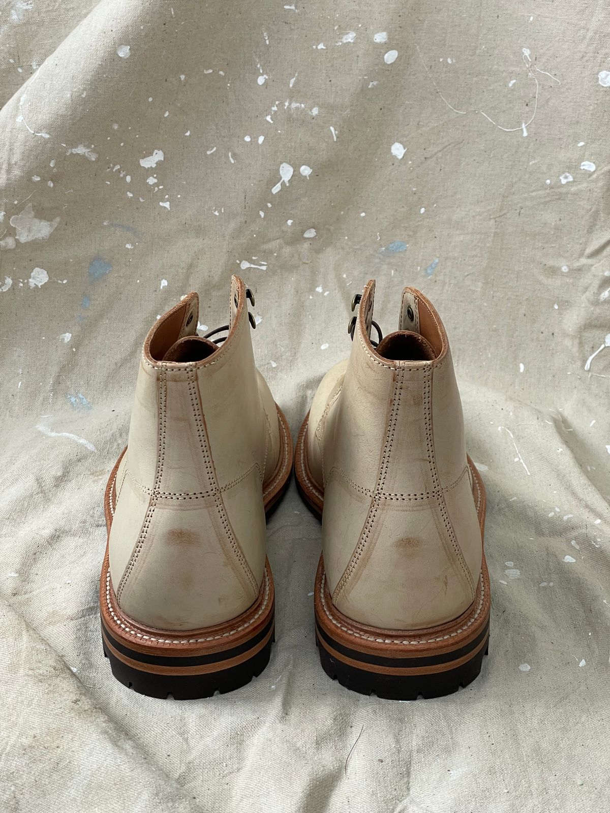 Photo by goodboots_badfeet on October 2, 2024 of the Grant Stone Brass Boot in Ghost Burro.