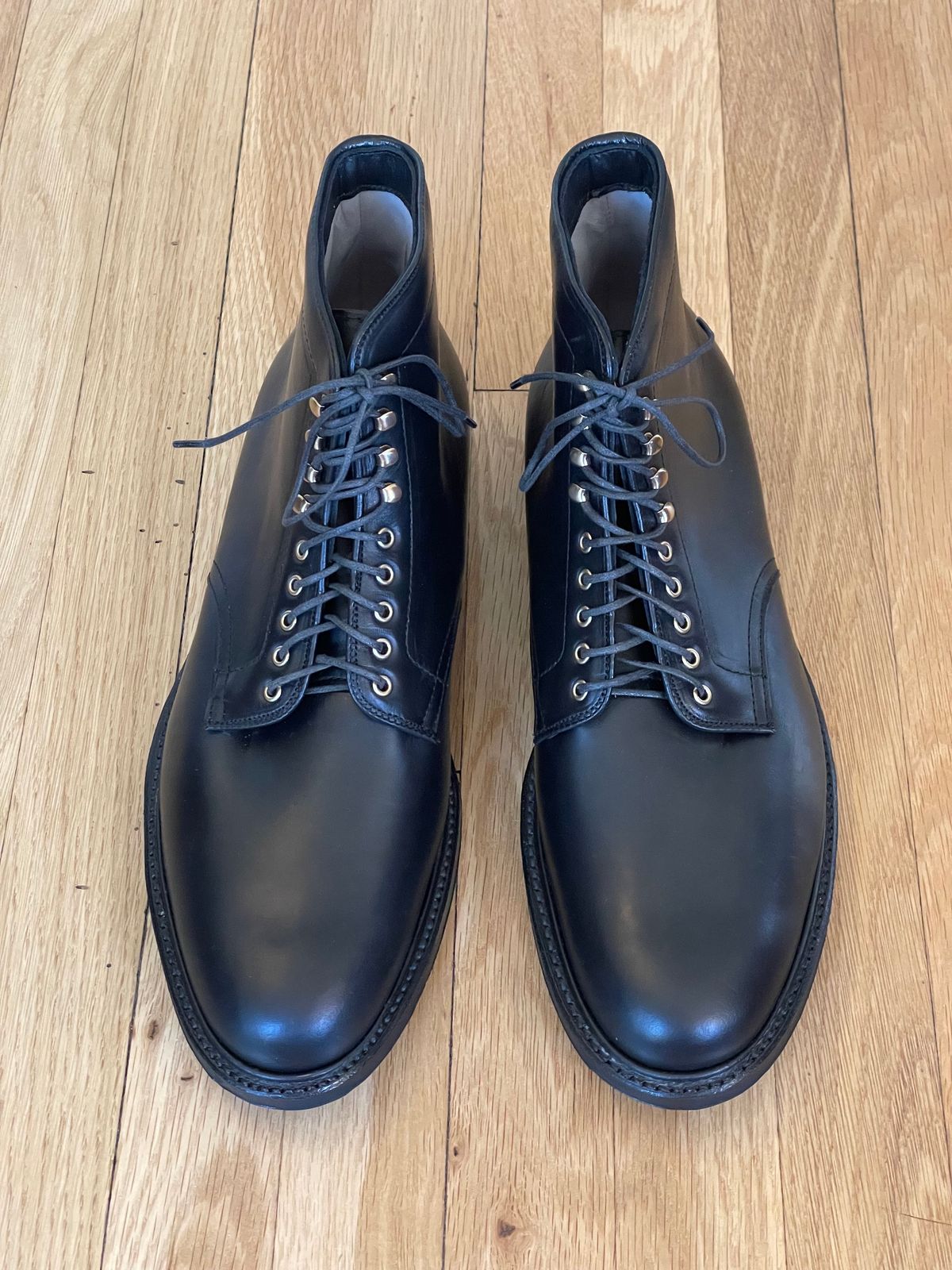 Photo by goodboots_badfeet on October 5, 2023 of the Alden Plain Toe Boot in Horween Black Chromexcel.