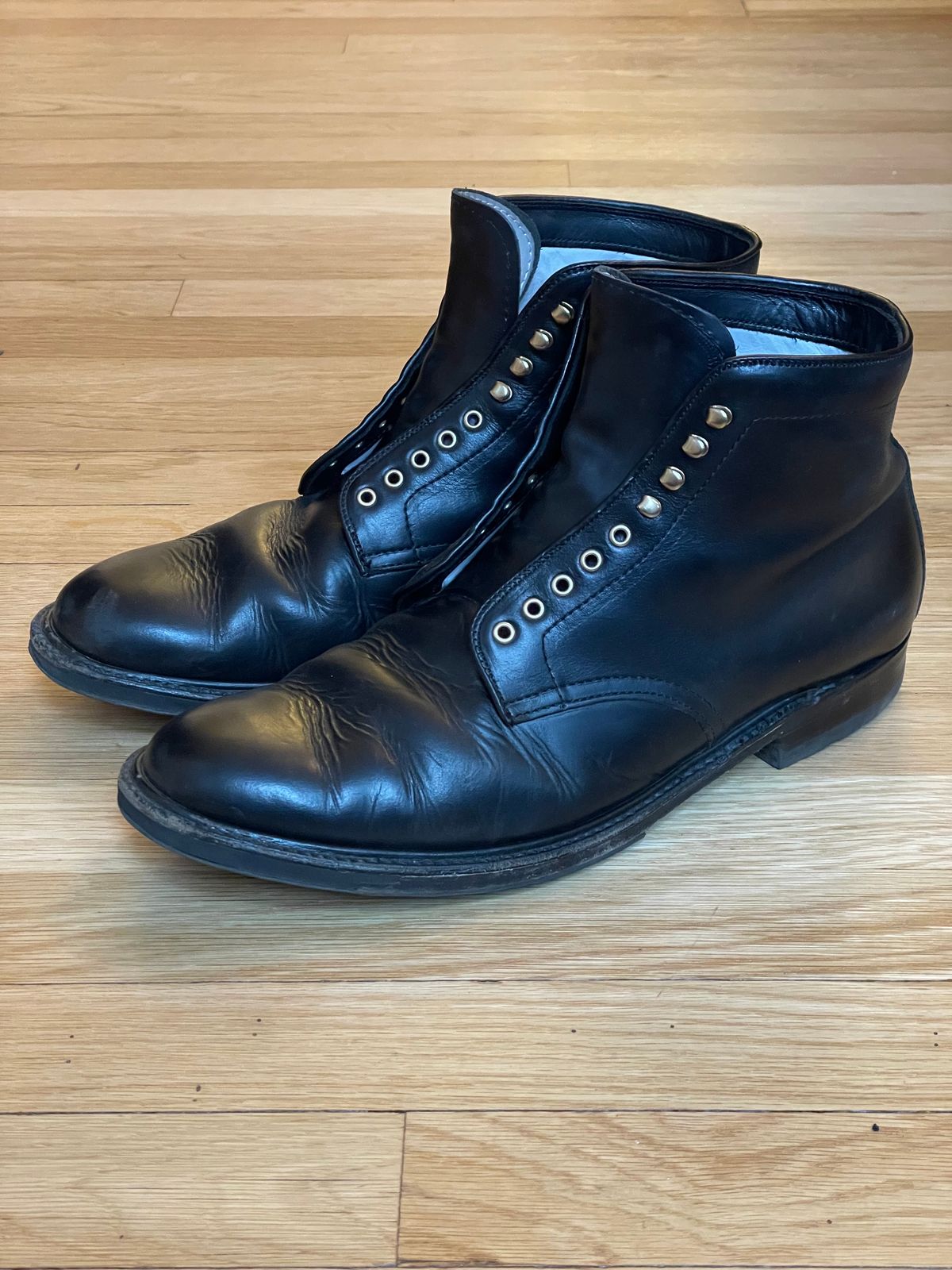 Photo by goodboots_badfeet on January 1, 2024 of the Alden Plain Toe Boot in Horween Black Chromexcel.