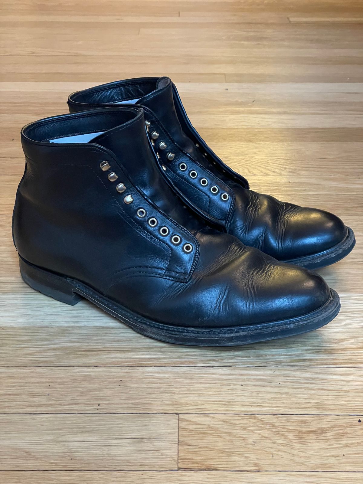 Photo by goodboots_badfeet on January 1, 2024 of the Alden Plain Toe Boot in Horween Black Chromexcel.