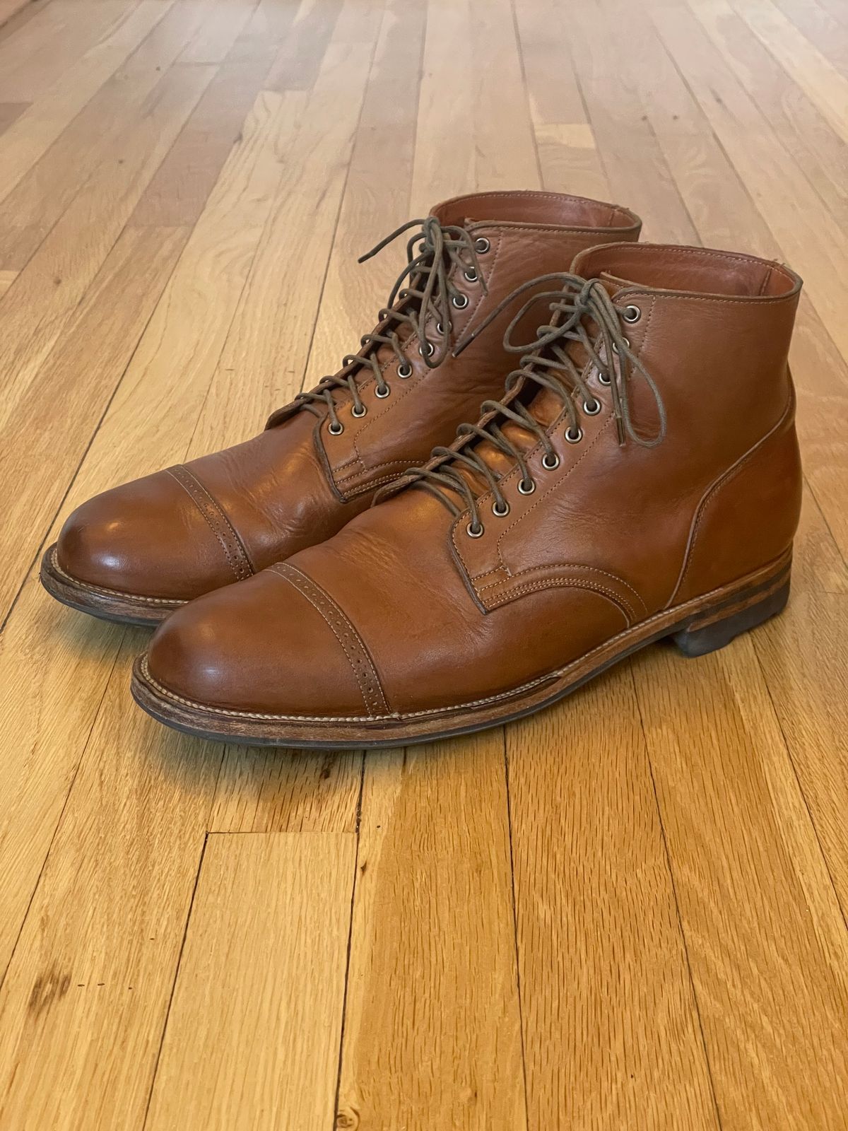 Photo by goodboots_badfeet on November 23, 2023 of the Viberg Service Boot BCT in Horween Coconut Dublin.