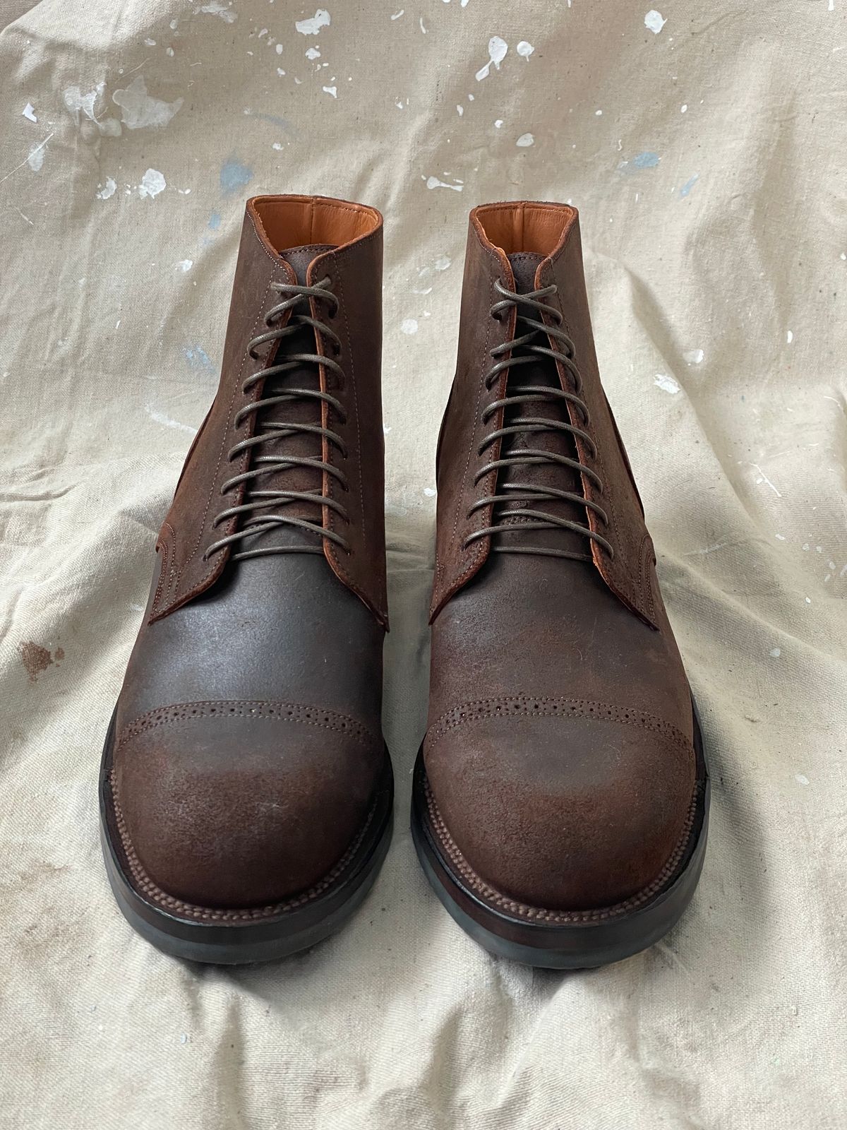 Photo by goodboots_badfeet on October 2, 2024 of the Viberg Service Boot BCT in C.F. Stead Snuff Waxy Commander Suede.