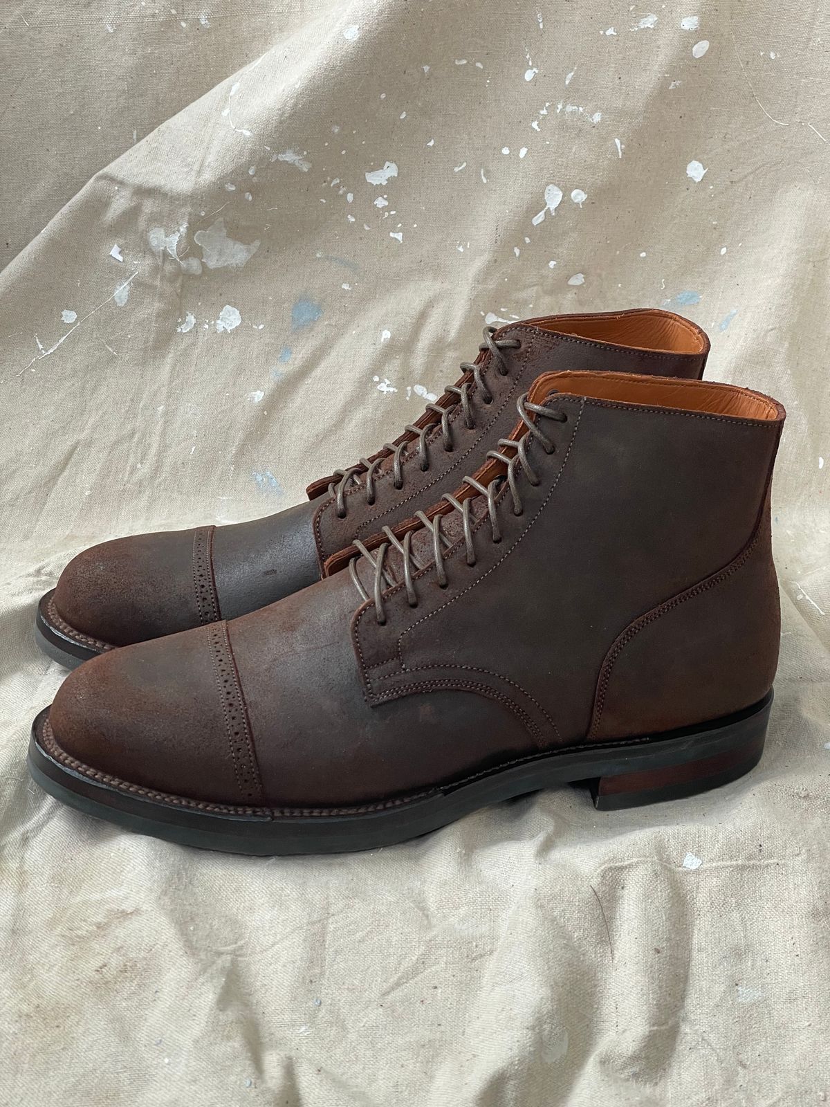 Photo by goodboots_badfeet on October 2, 2024 of the Viberg Service Boot BCT in C.F. Stead Snuff Waxy Commander Suede.