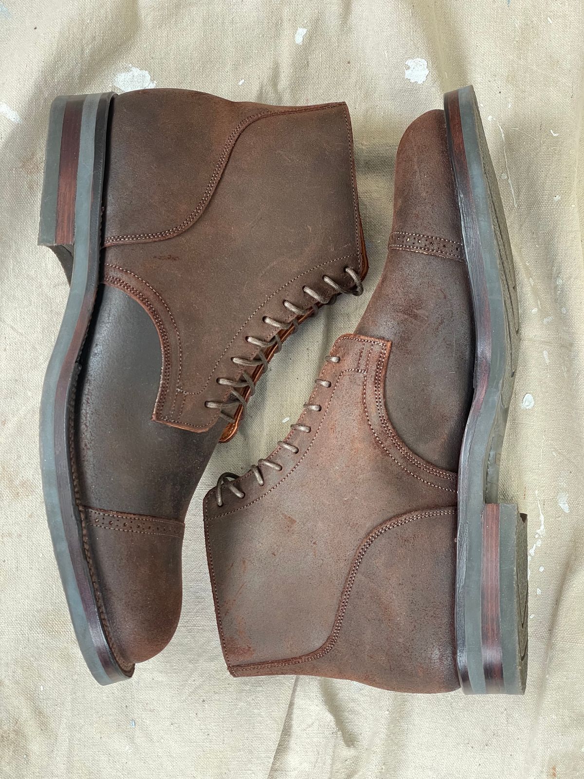 Photo by goodboots_badfeet on October 2, 2024 of the Viberg Service Boot BCT in C.F. Stead Snuff Waxy Commander Suede.