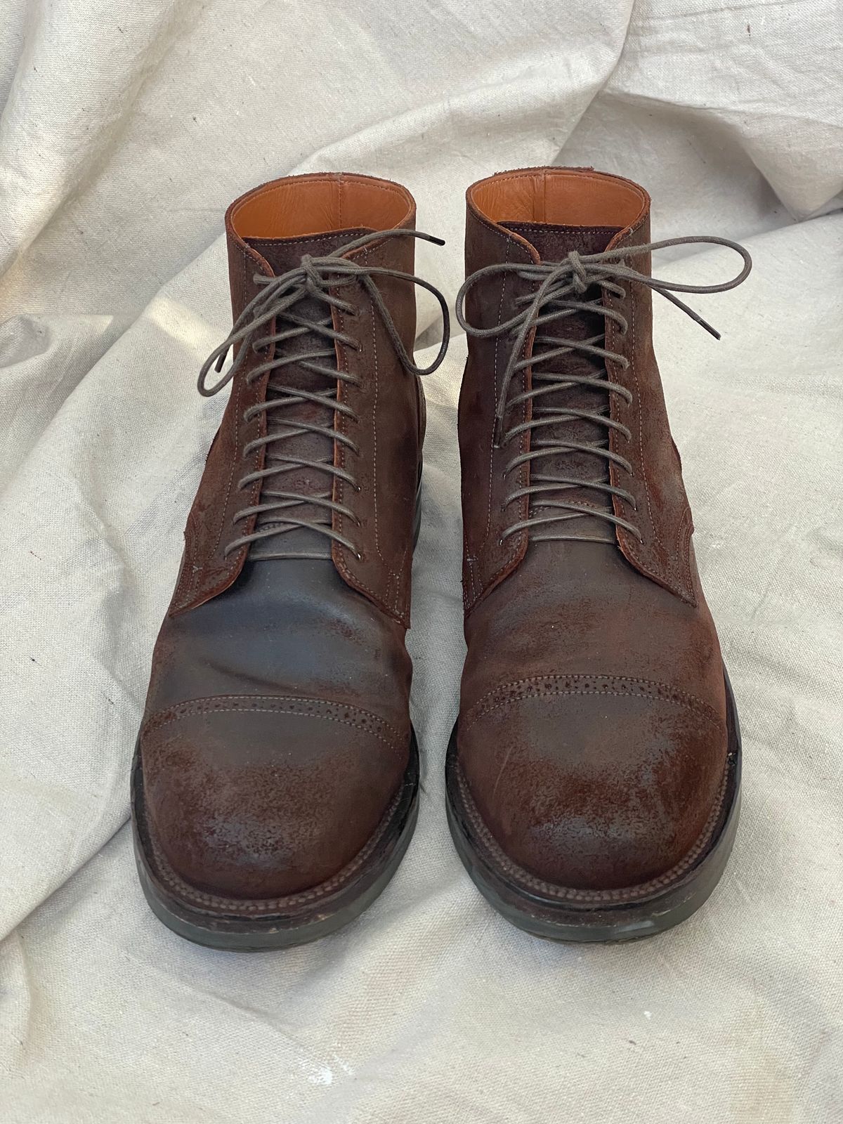 Photo by goodboots_badfeet on November 3, 2024 of the Viberg Service Boot BCT in C.F. Stead Snuff Waxy Commander Suede.