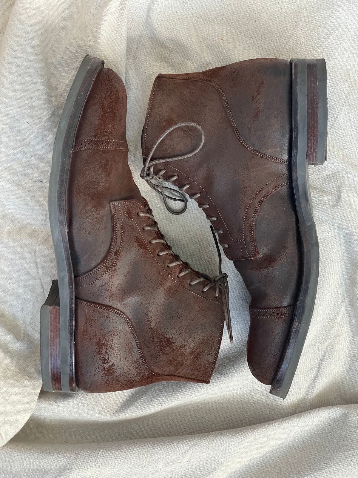 Photo by goodboots_badfeet on November 3, 2024 of the Viberg Service Boot BCT in C.F. Stead Snuff Waxy Commander Suede.