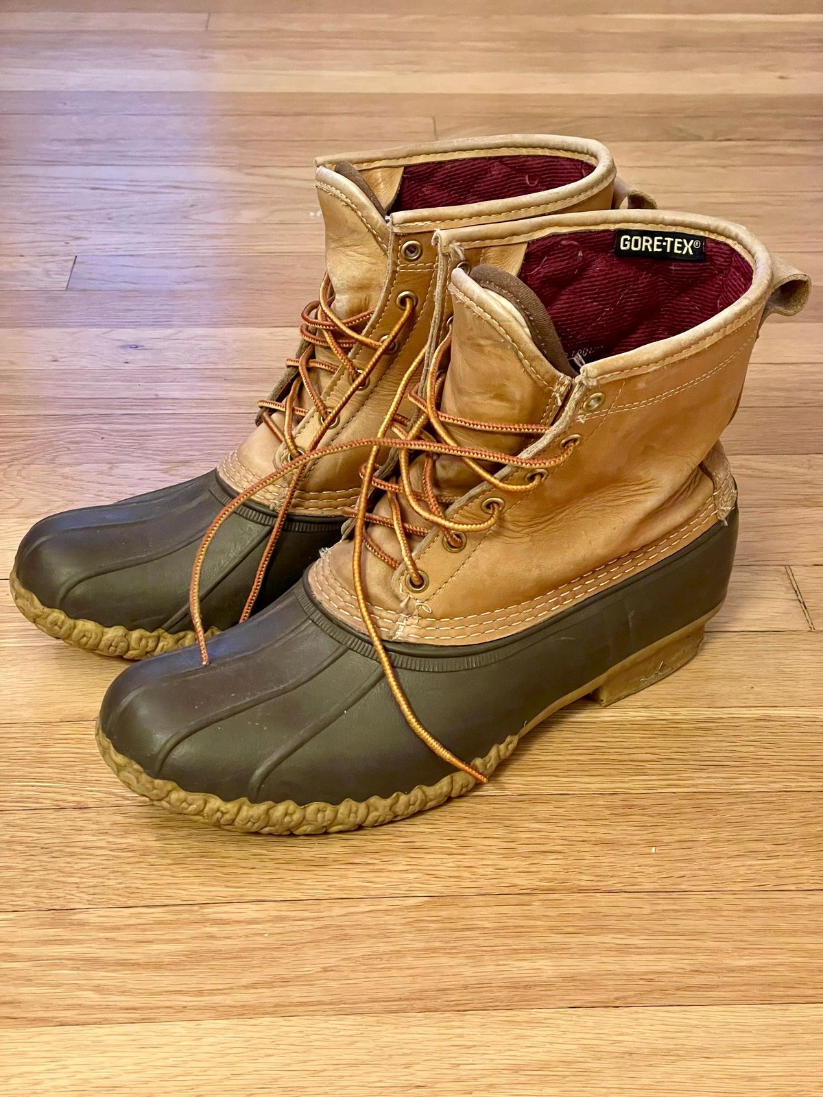 Photo by goodboots_badfeet on December 11, 2023 of the L.L.Bean 8" Bean Boot in Unknown Material.