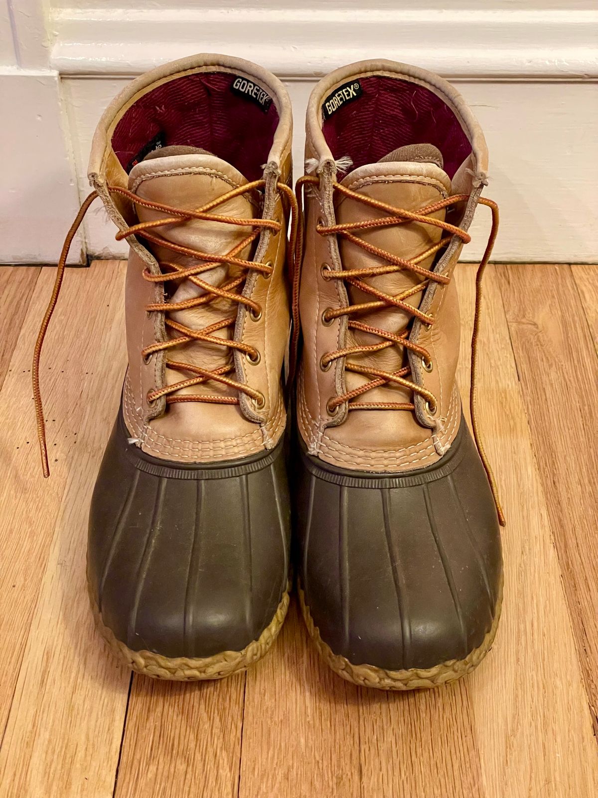 Photo by goodboots_badfeet on December 11, 2023 of the L.L.Bean 8" Bean Boot in Unknown Material.