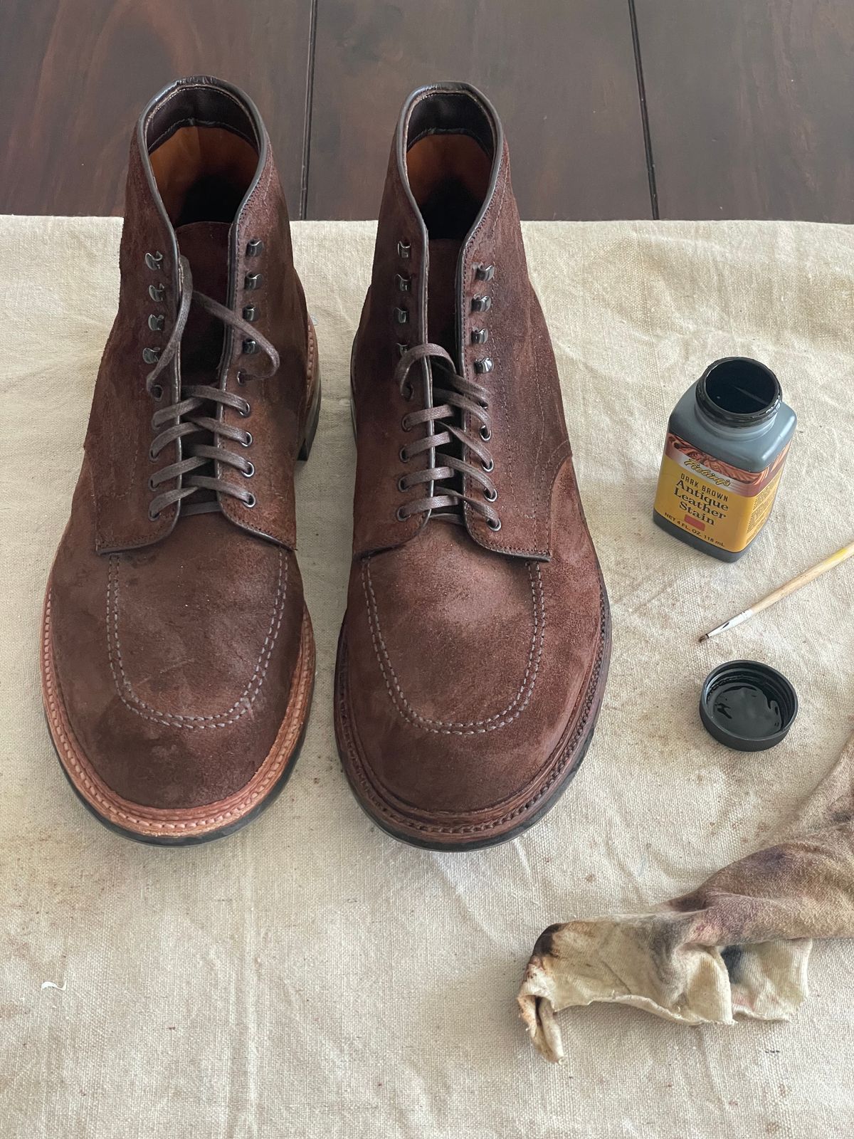 Photo by goodboots_badfeet on January 12, 2025 of the Alden x Brick + Mortar “Okanagan” Indy in Horween Tobacco Chamois Roughout.