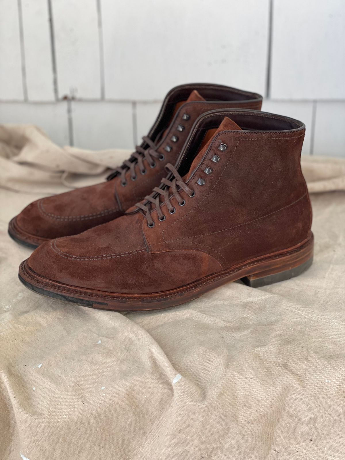Photo by goodboots_badfeet on January 12, 2025 of the Alden x Brick + Mortar “Okanagan” Indy in Horween Tobacco Chamois Roughout.