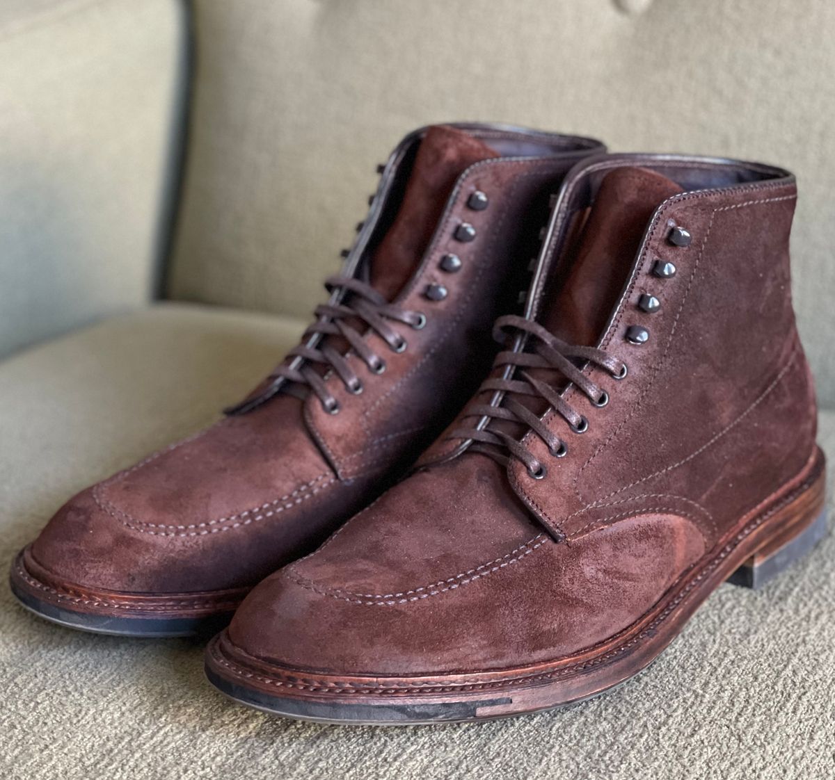 Photo by goodboots_badfeet on January 12, 2025 of the Alden x Brick + Mortar “Okanagan” Indy in Horween Tobacco Chamois Roughout.