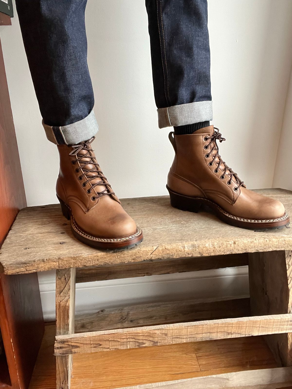Photo by T_McGee on November 1, 2022 of the White's 350 Cruiser in Horween Natural Chromexcel.