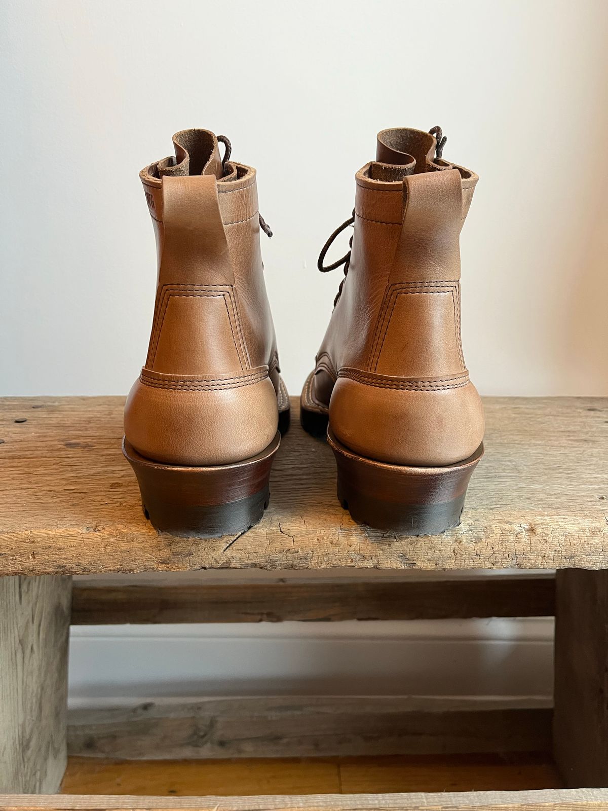 Photo by T_McGee on November 1, 2022 of the White's 350 Cruiser in Horween Natural Chromexcel.