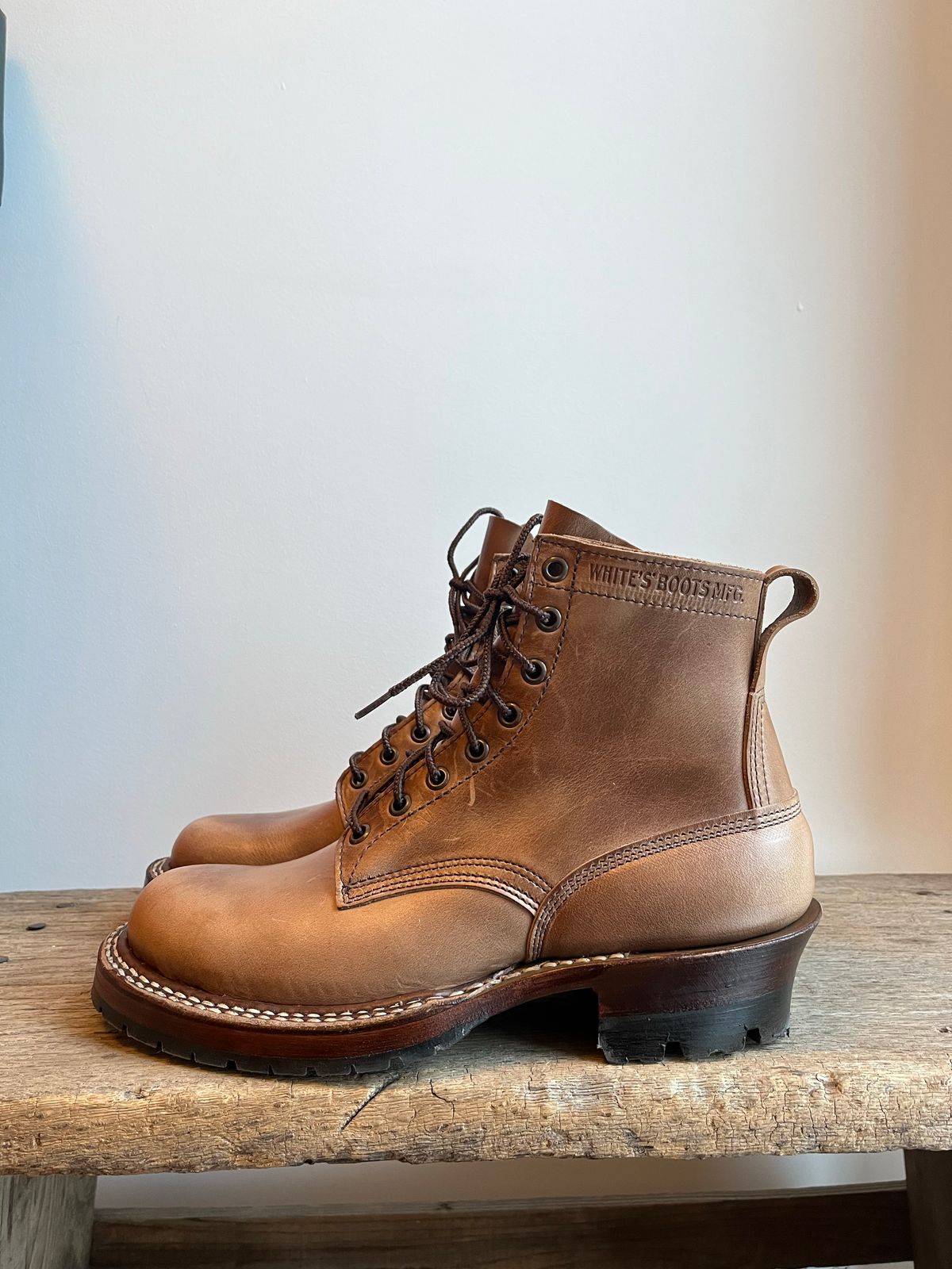 Photo by T_McGee on November 1, 2022 of the White's 350 Cruiser in Horween Natural Chromexcel.