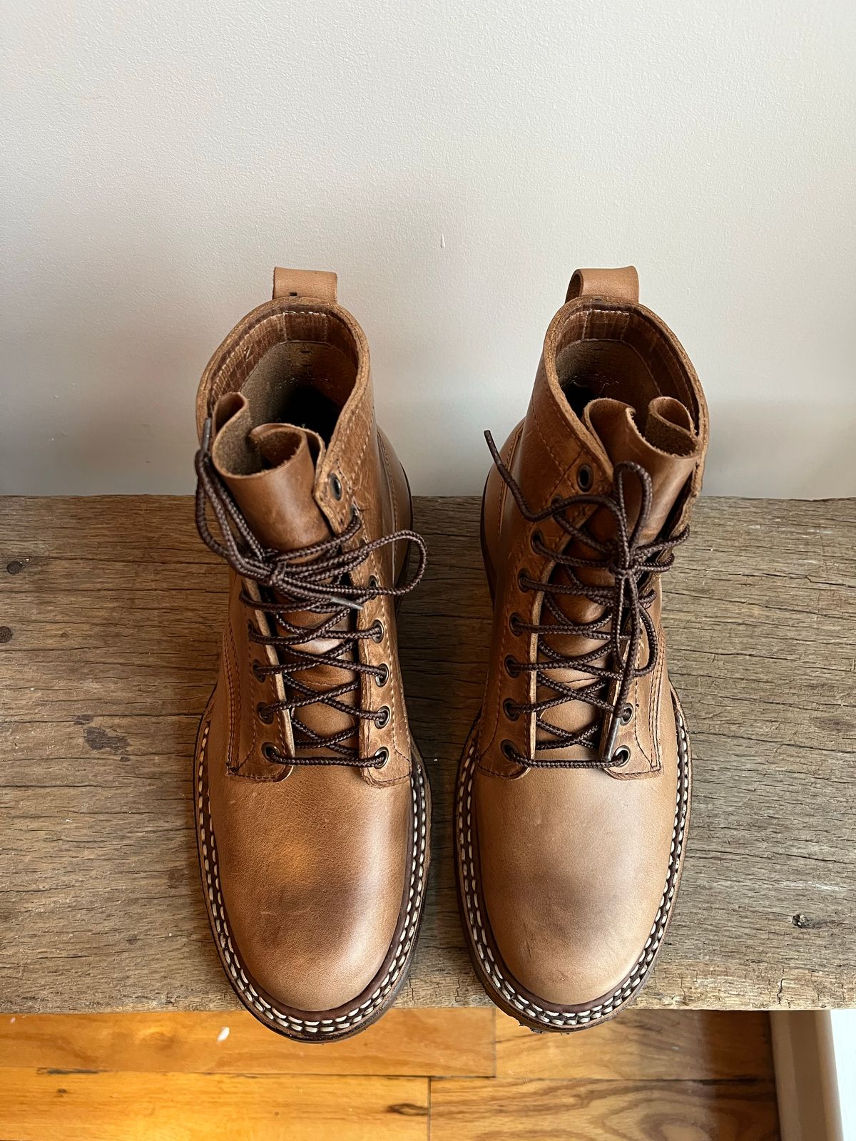 Photo by T_McGee on November 1, 2022 of the White's 350 Cruiser in Horween Natural Chromexcel.