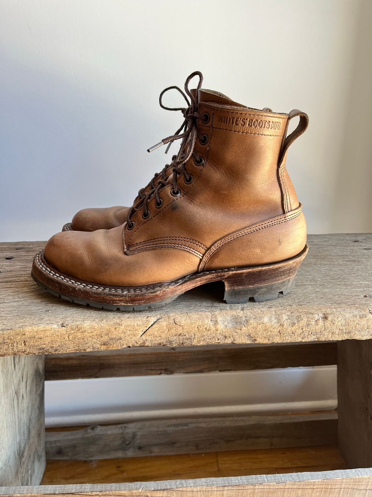 Photo by T_McGee on December 2, 2022 of the White's 350 Cruiser in Horween Natural Chromexcel.