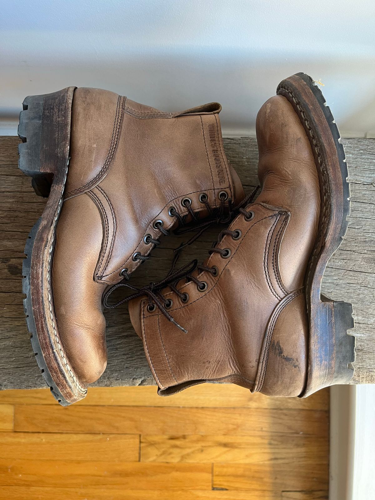 Photo by T_McGee on December 2, 2022 of the White's 350 Cruiser in Horween Natural Chromexcel.