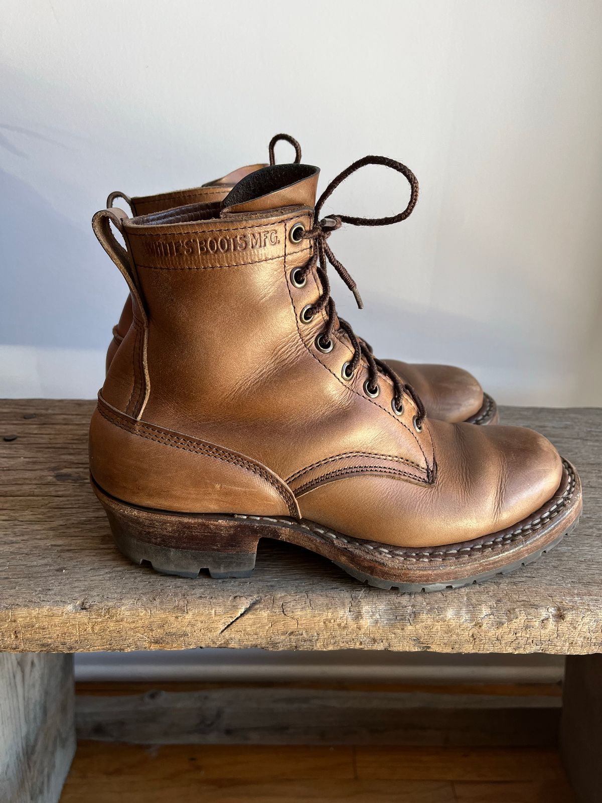 Photo by T_McGee on December 2, 2022 of the White's 350 Cruiser in Horween Natural Chromexcel.