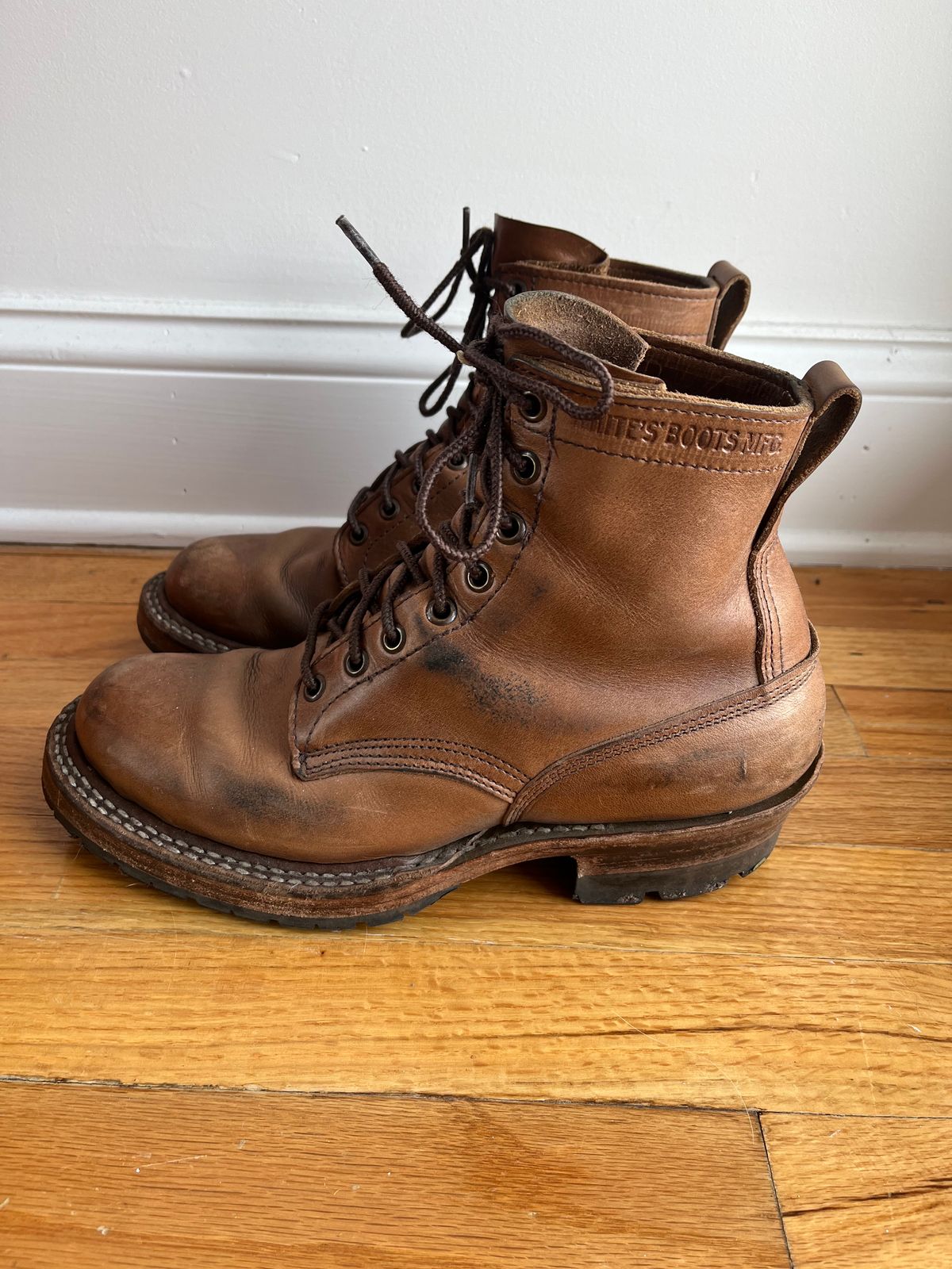 Photo by T_McGee on January 4, 2023 of the White's 350 Cruiser in Horween Natural Chromexcel.