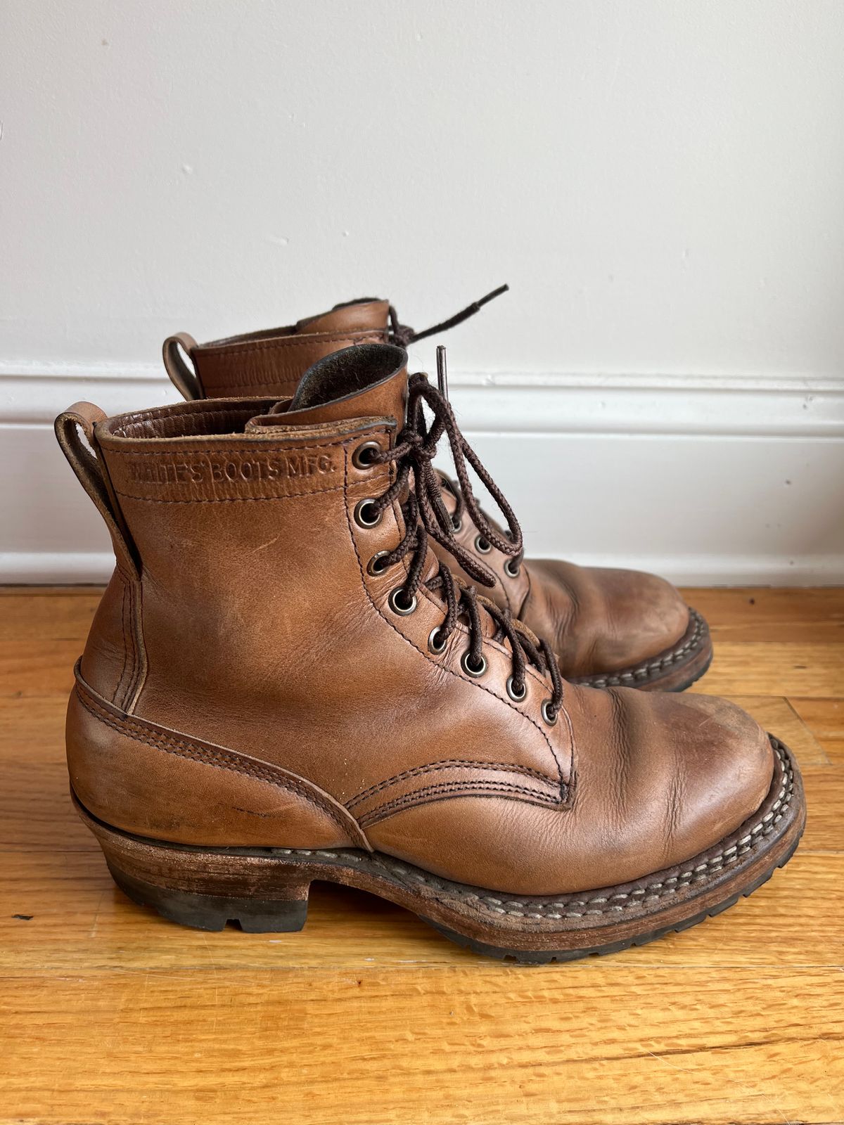 Photo by T_McGee on January 4, 2023 of the White's 350 Cruiser in Horween Natural Chromexcel.