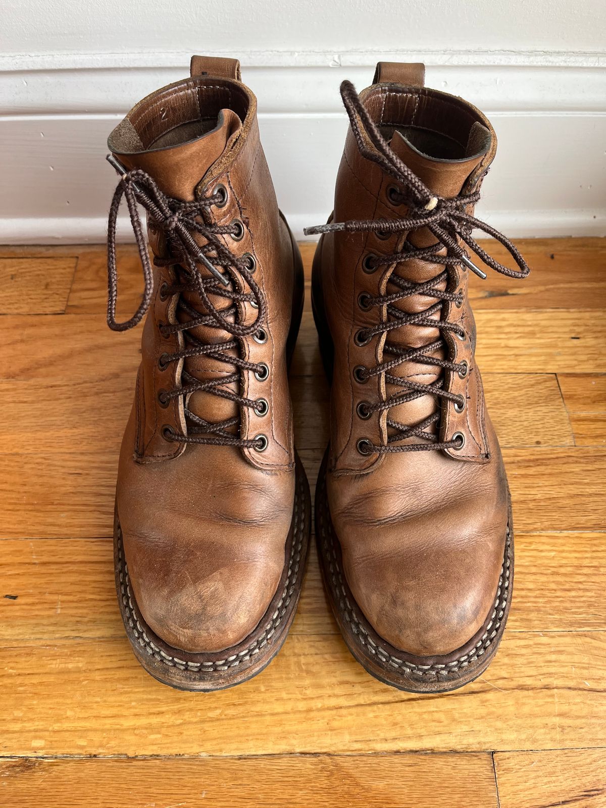 Photo by T_McGee on January 4, 2023 of the White's 350 Cruiser in Horween Natural Chromexcel.