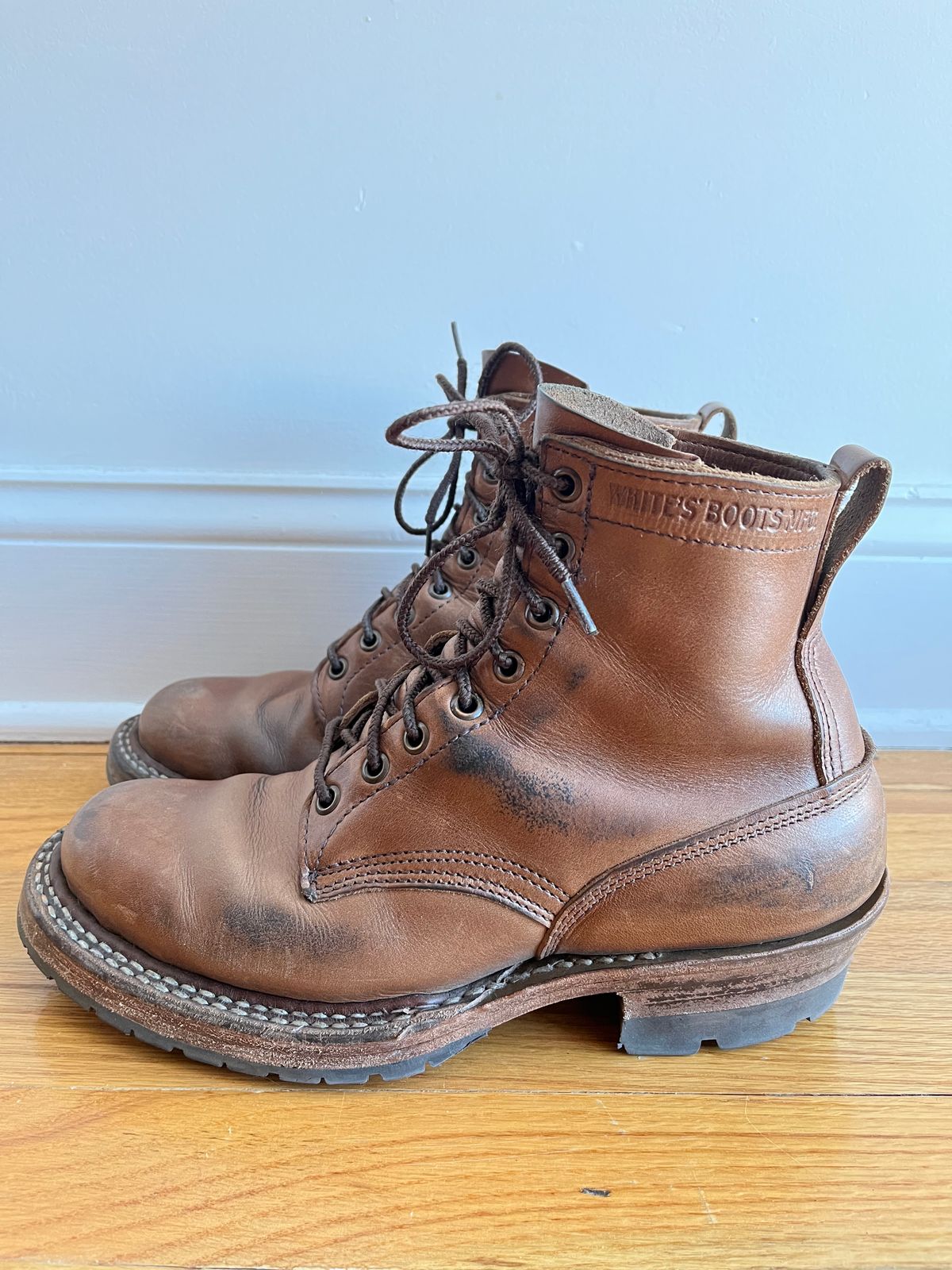 Photo by T_McGee on February 4, 2023 of the White's 350 Cruiser in Horween Natural Chromexcel.