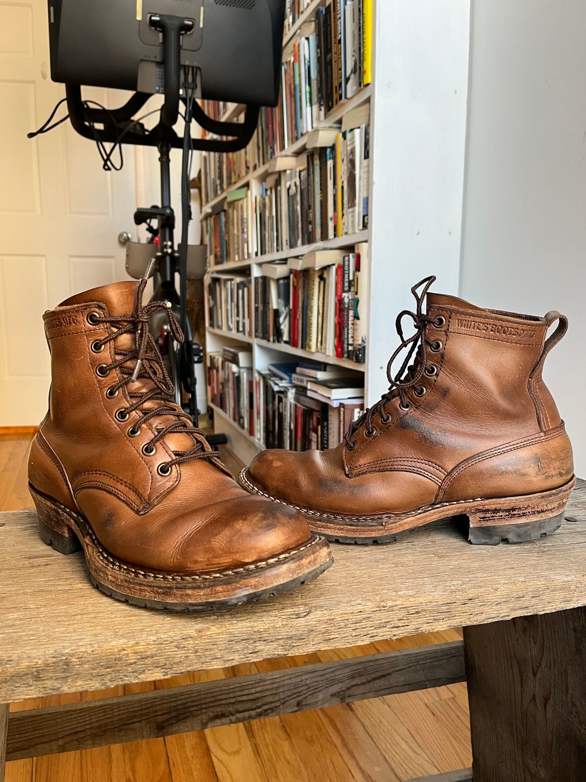 Photo by T_McGee on April 1, 2023 of the White's 350 Cruiser in Horween Natural Chromexcel.