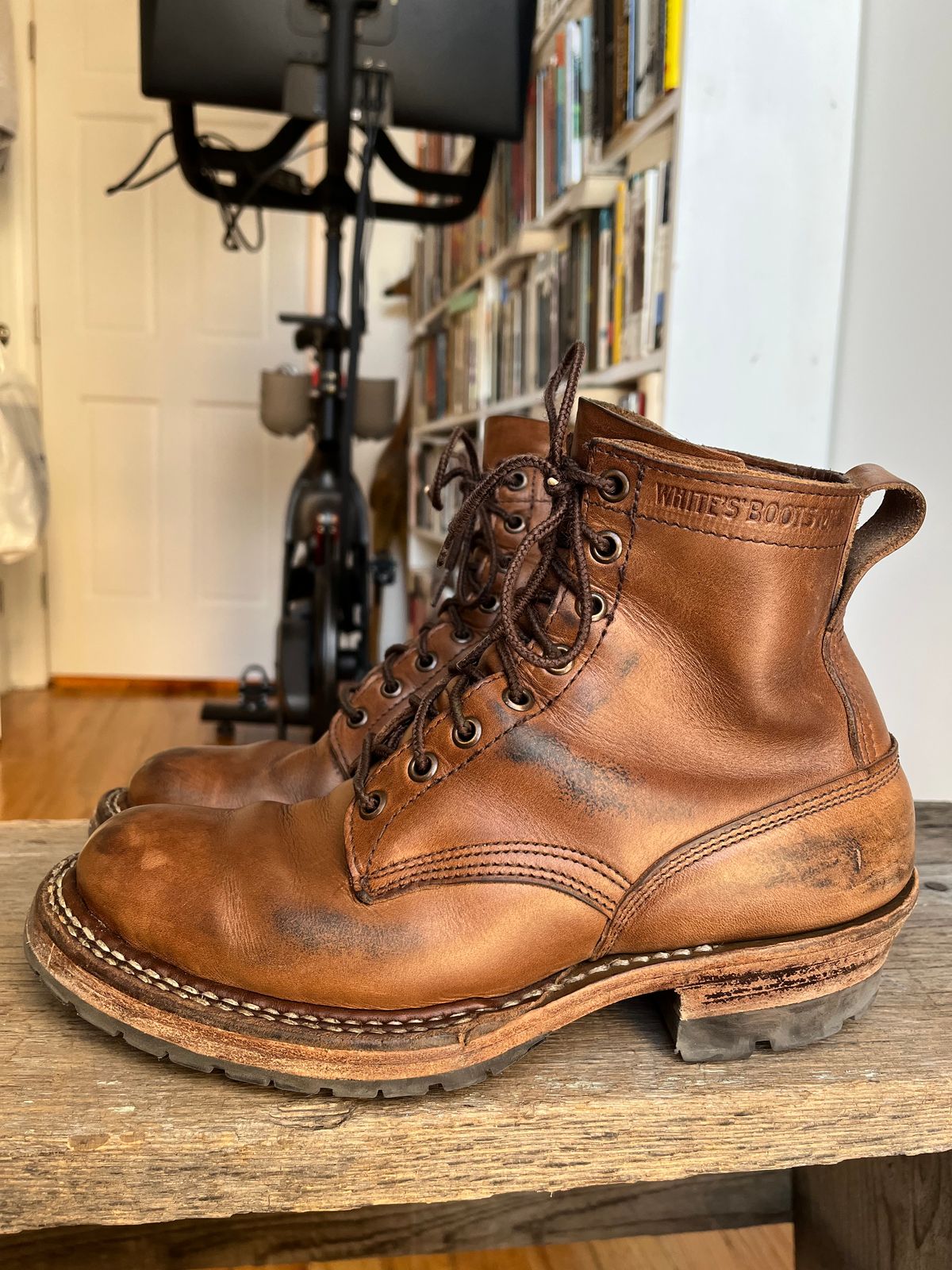 Photo by T_McGee on April 1, 2023 of the White's 350 Cruiser in Horween Natural Chromexcel.