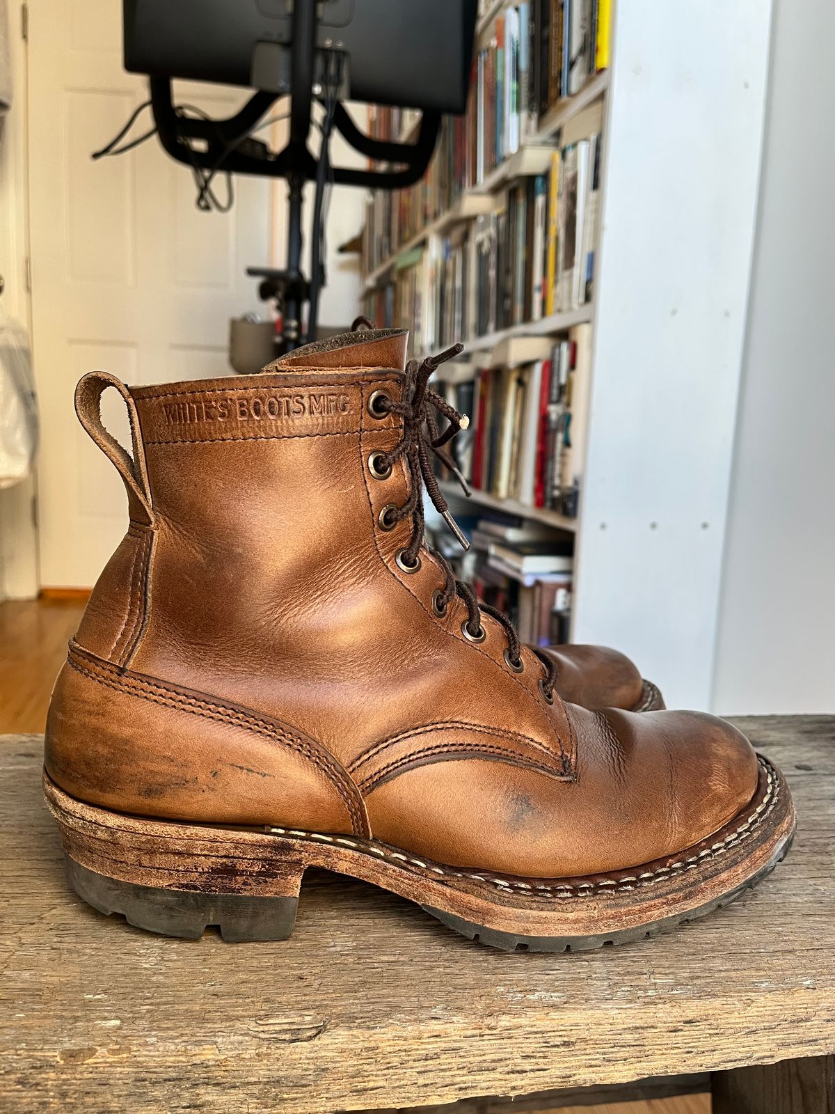 Photo by T_McGee on April 1, 2023 of the White's 350 Cruiser in Horween Natural Chromexcel.