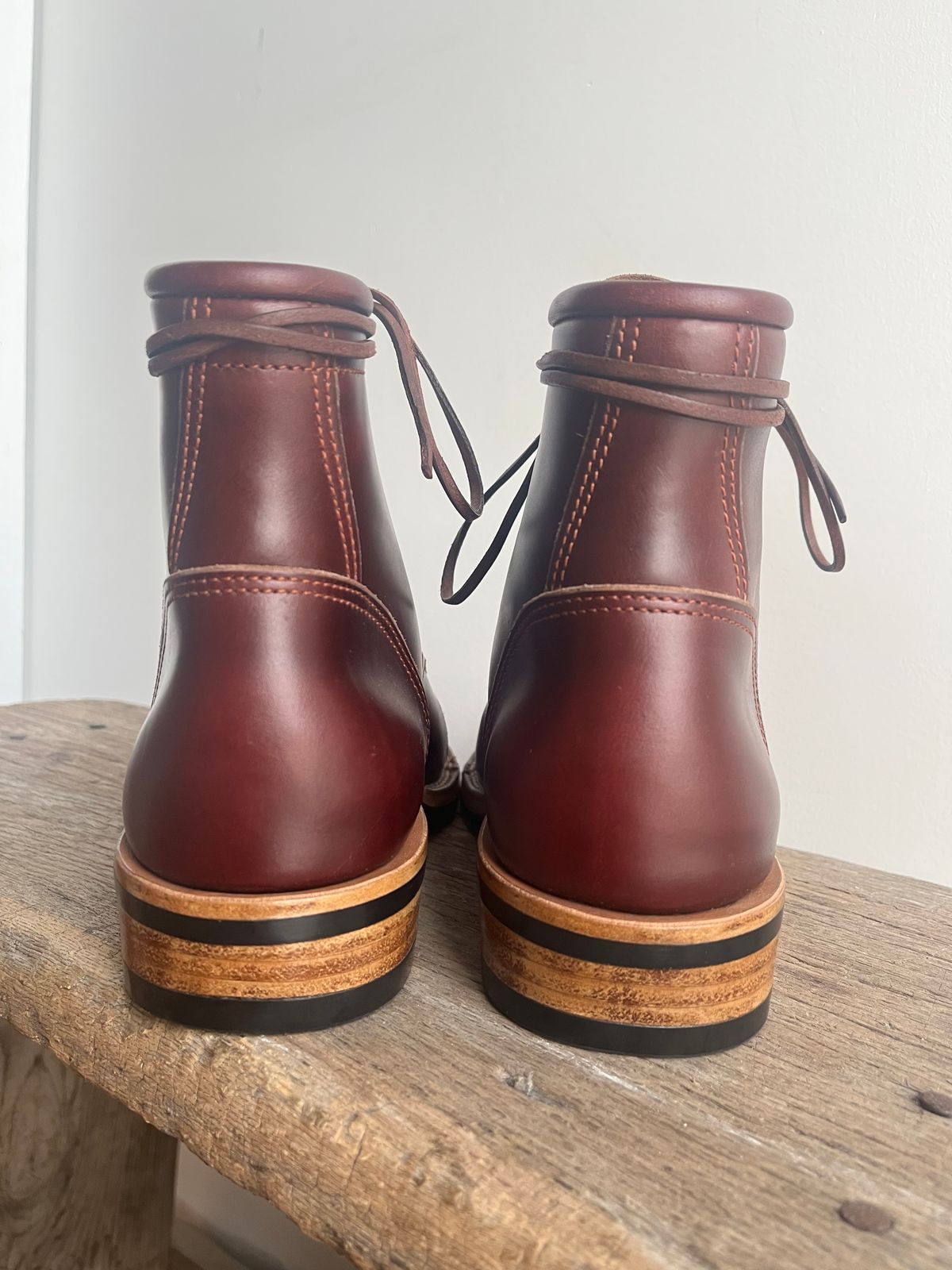 Photo by T_McGee on October 1, 2023 of the Kustom Kraft Model 1 in Horween Color 8 Chromexcel.