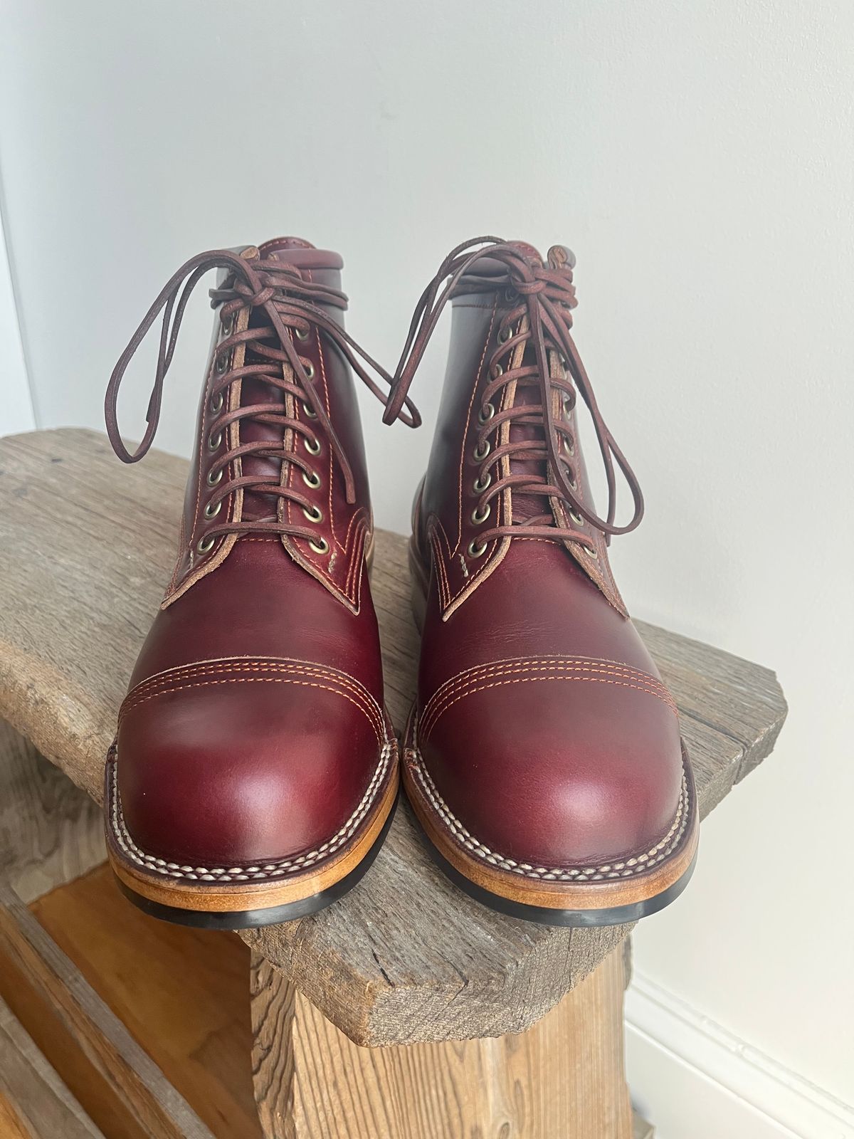 Photo by T_McGee on October 1, 2023 of the Kustom Kraft Model 1 in Horween Color 8 Chromexcel.