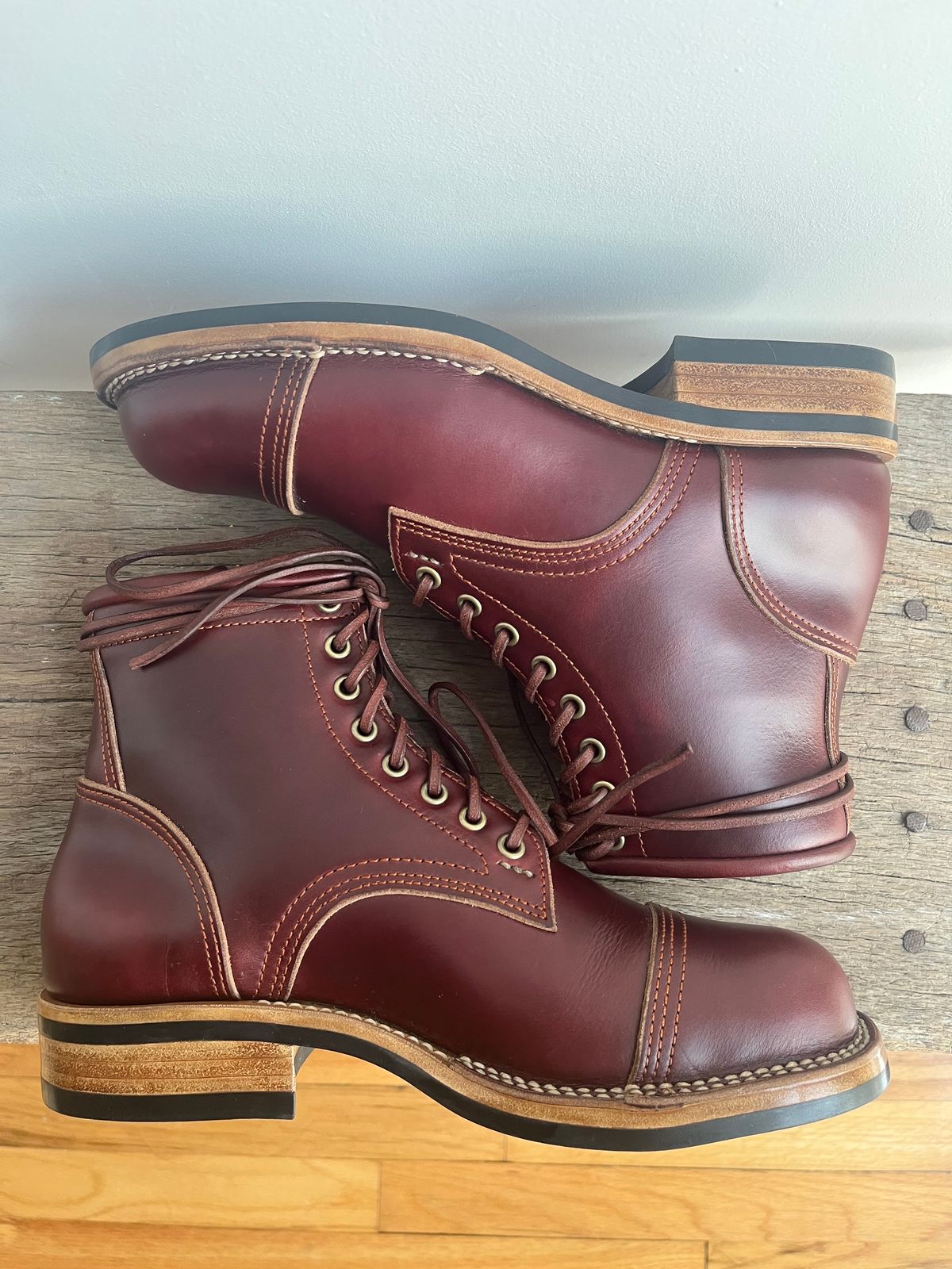 Photo by T_McGee on October 1, 2023 of the Kustom Kraft Model 1 in Horween Color 8 Chromexcel.