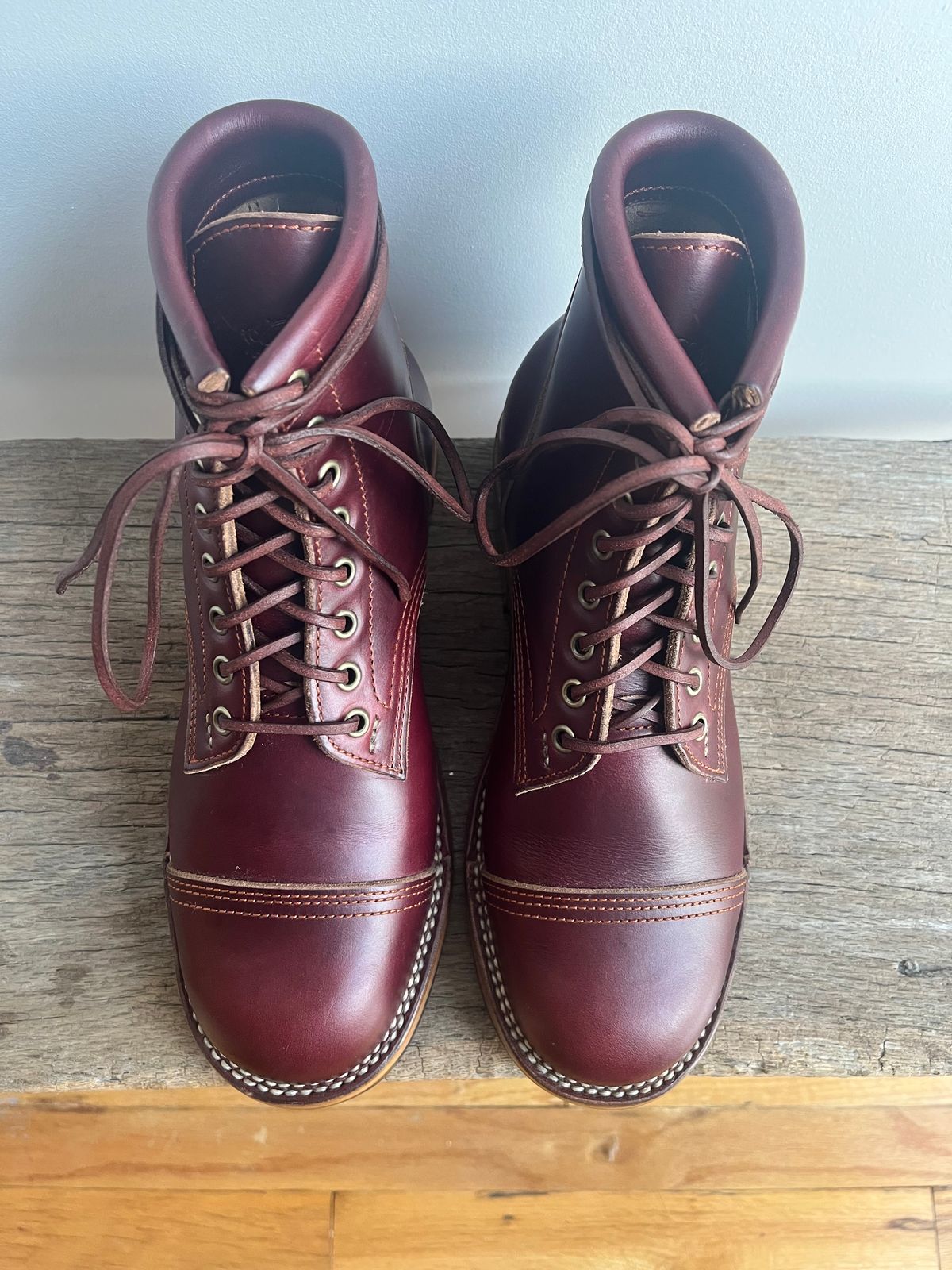 Photo by T_McGee on October 1, 2023 of the Kustom Kraft Model 1 in Horween Color 8 Chromexcel.