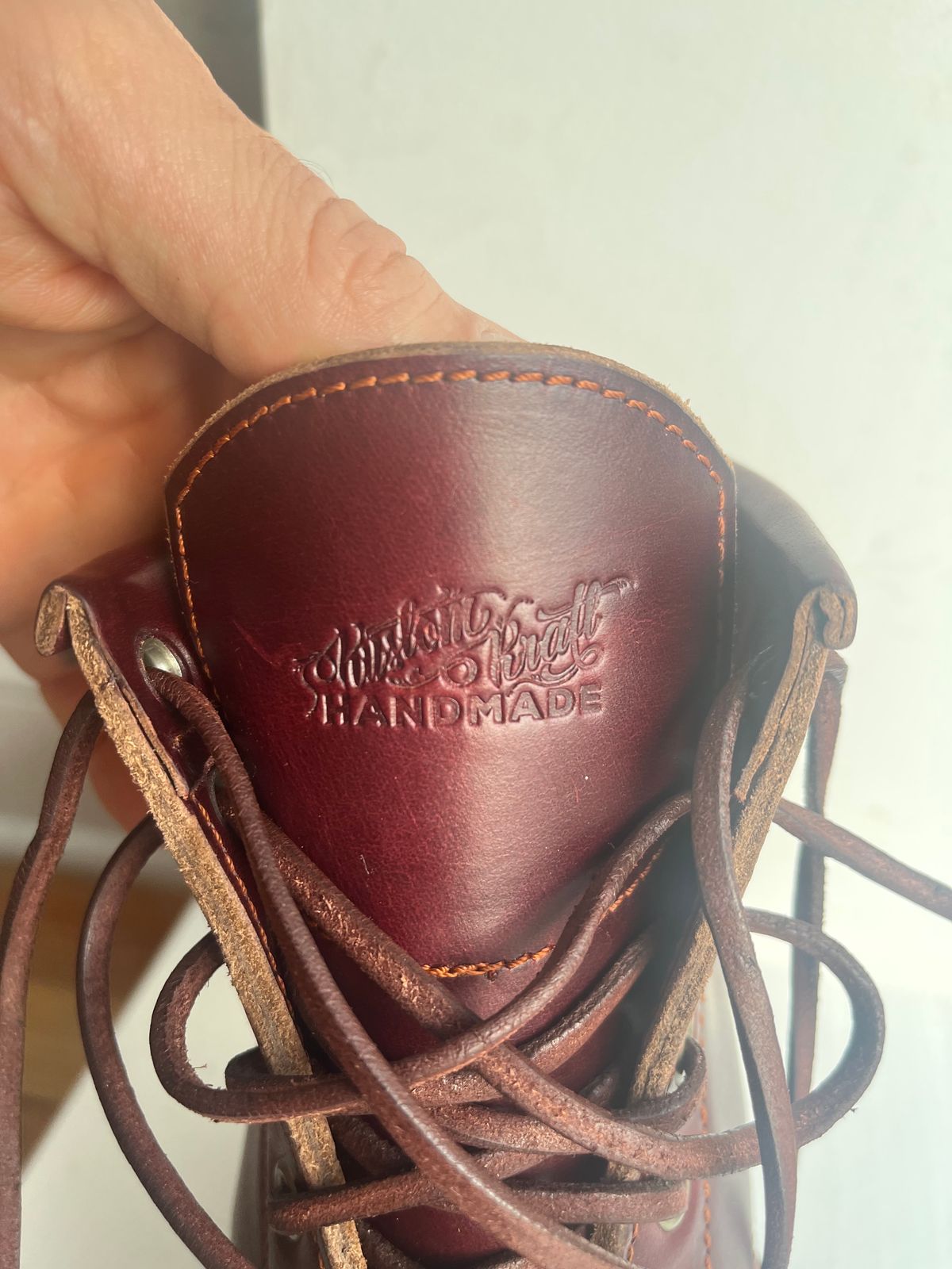 Photo by T_McGee on October 1, 2023 of the Kustom Kraft Model 1 in Horween Color 8 Chromexcel.