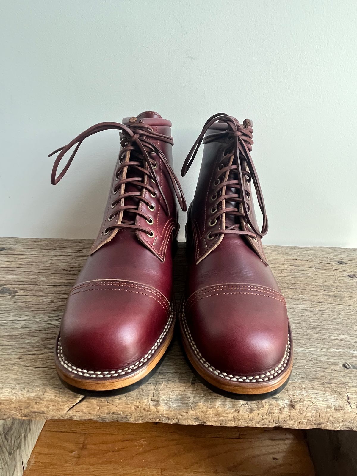 Photo by T_McGee on October 1, 2023 of the Kustom Kraft Model 1 in Horween Color 8 Chromexcel.
