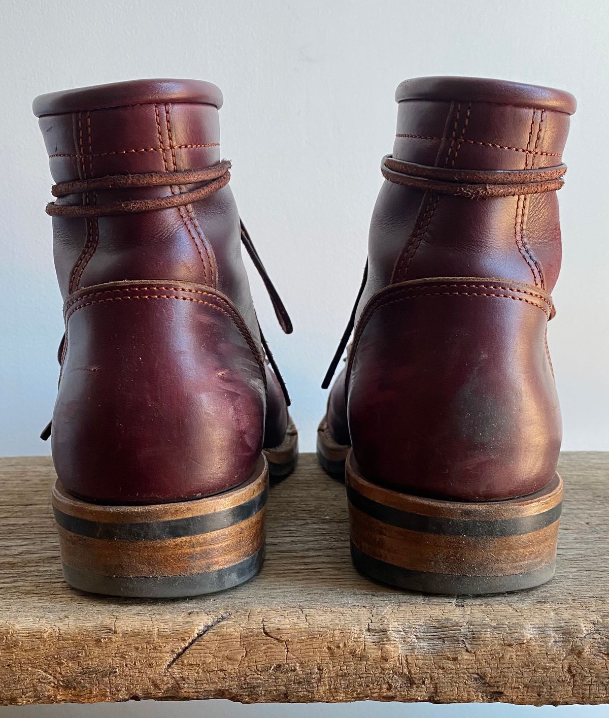 Photo by T_McGee on November 4, 2023 of the Kustom Kraft Model 1 in Horween Color 8 Chromexcel.