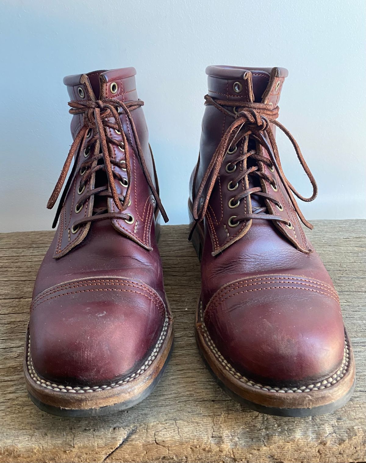 Photo by T_McGee on November 4, 2023 of the Kustom Kraft Model 1 in Horween Color 8 Chromexcel.