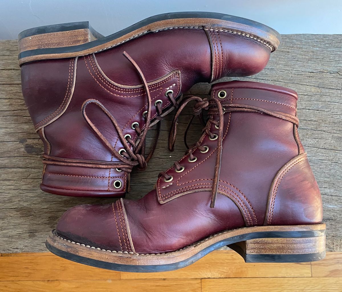 Photo by T_McGee on November 4, 2023 of the Kustom Kraft Model 1 in Horween Color 8 Chromexcel.