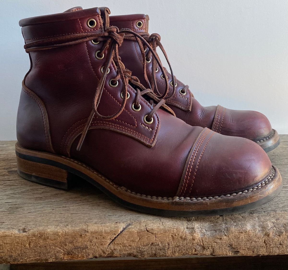 Photo by T_McGee on November 4, 2023 of the Kustom Kraft Model 1 in Horween Color 8 Chromexcel.