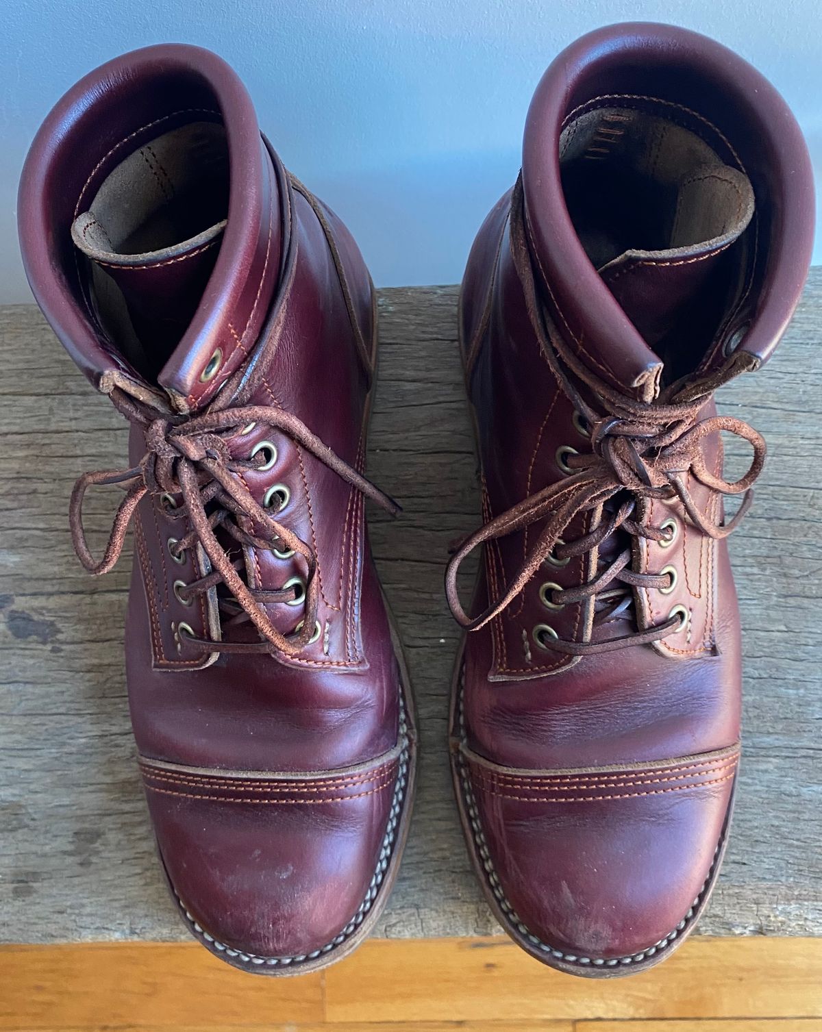 Photo by T_McGee on November 4, 2023 of the Kustom Kraft Model 1 in Horween Color 8 Chromexcel.