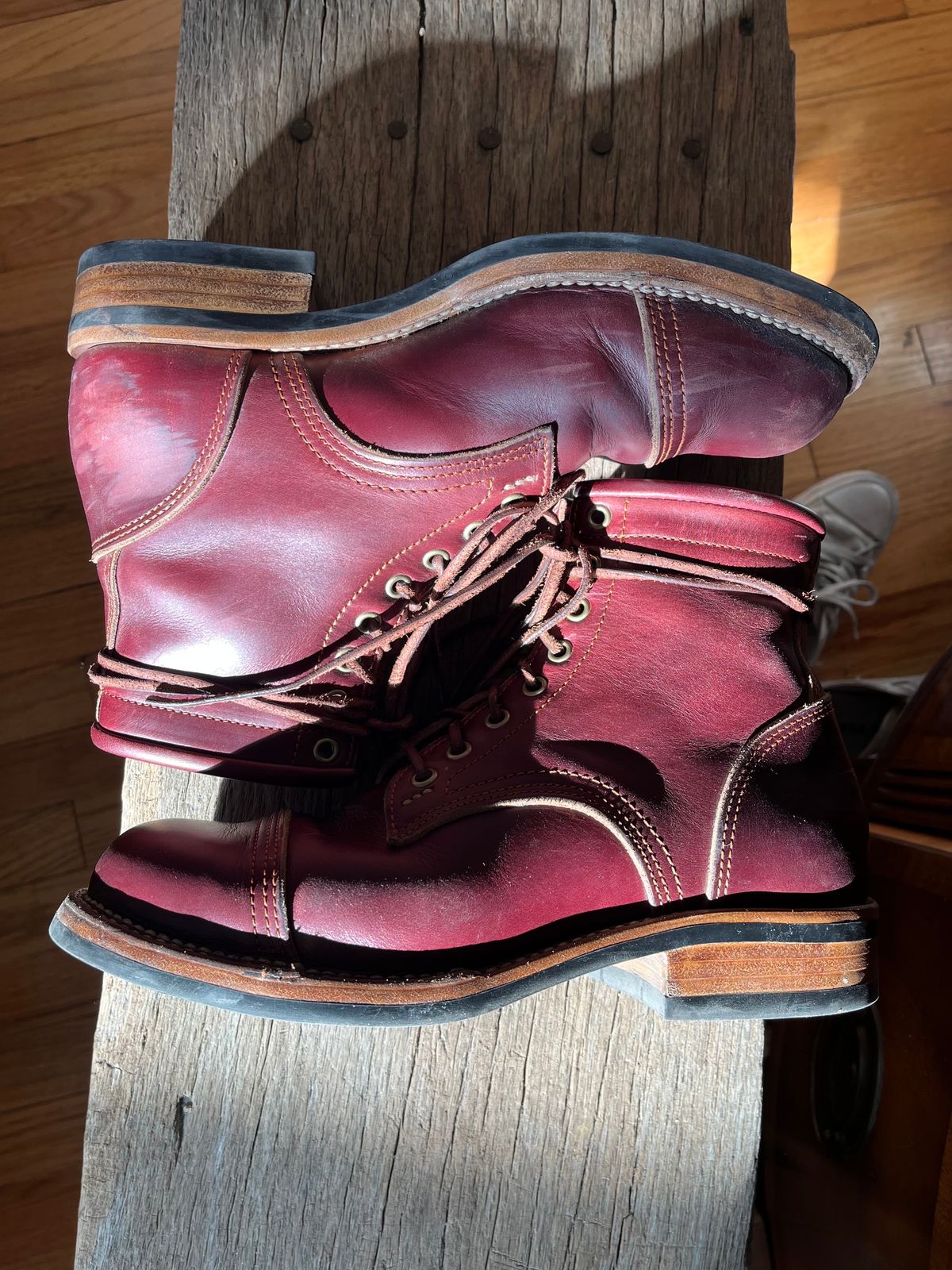 Photo by T_McGee on December 5, 2023 of the Kustom Kraft Model 1 in Horween Color 8 Chromexcel.