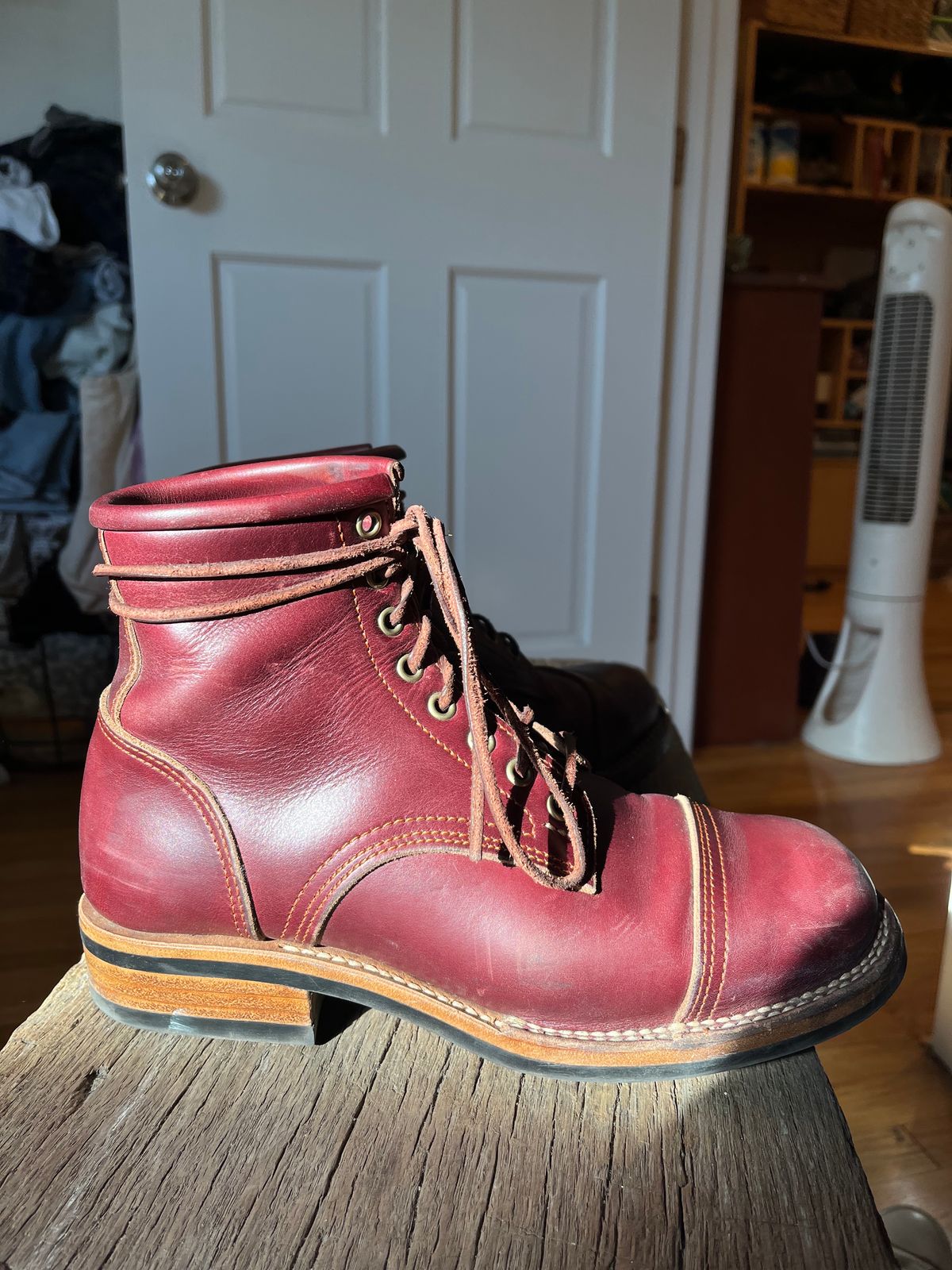 Photo by T_McGee on December 5, 2023 of the Kustom Kraft Model 1 in Horween Color 8 Chromexcel.