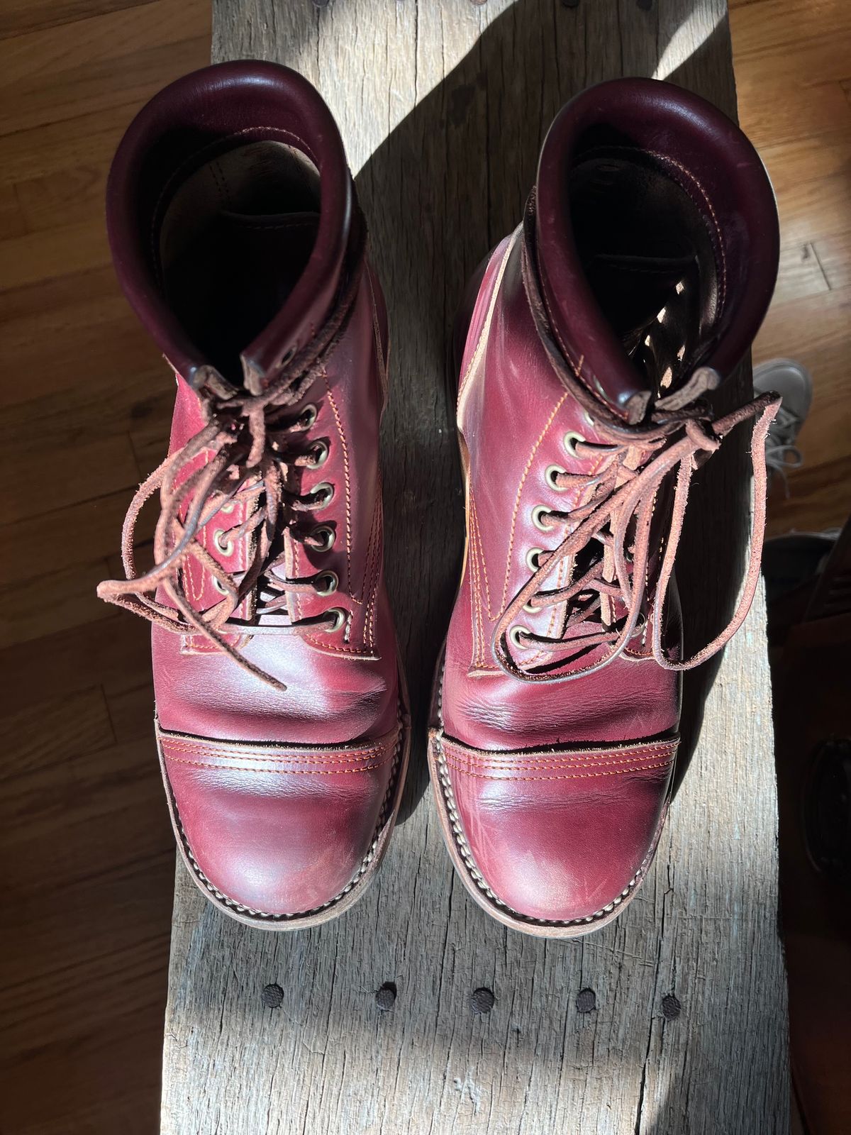 Photo by T_McGee on December 5, 2023 of the Kustom Kraft Model 1 in Horween Color 8 Chromexcel.