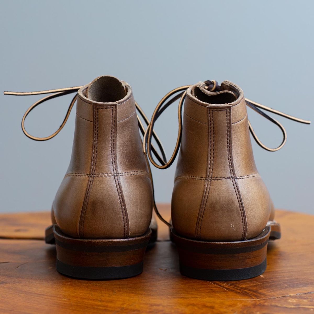 Photo by Nath on October 2, 2022 of the White's Semi-Dress in Horween Natural Chromexcel.