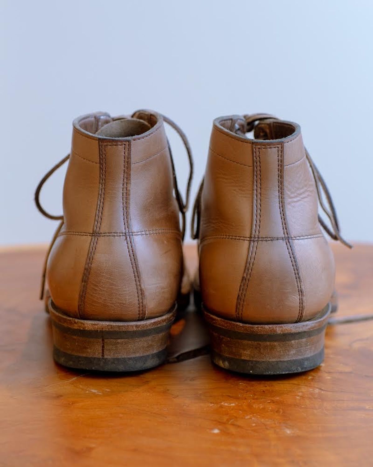 Photo by Nath on November 2, 2022 of the White's Semi-Dress in Horween Natural Chromexcel.