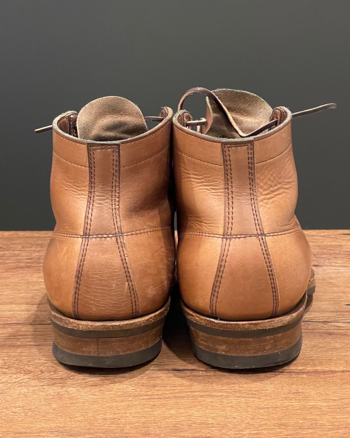 Photo by Nath on December 5, 2022 of the White's Semi-Dress in Horween Natural Chromexcel.