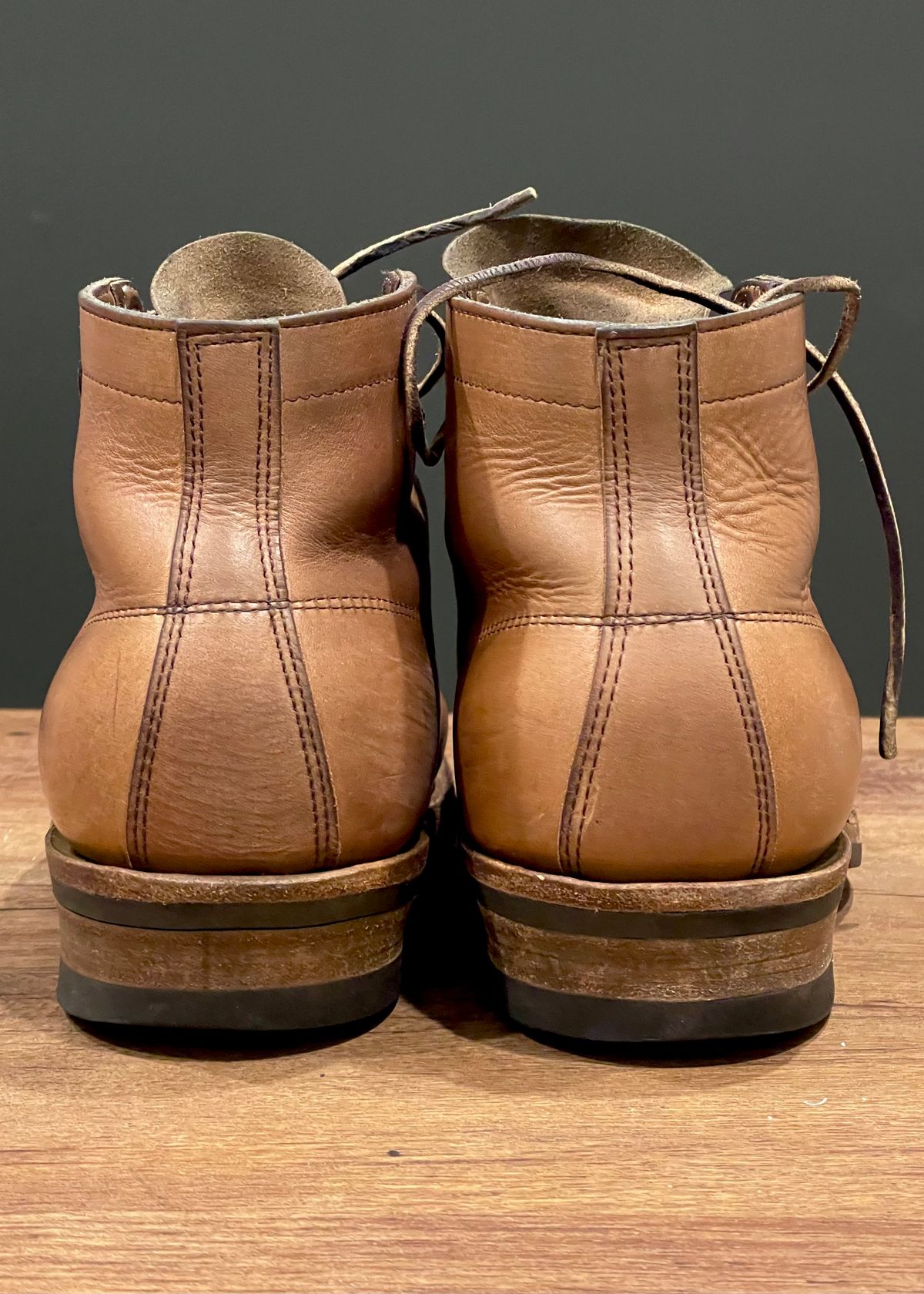 Photo by Nath on February 6, 2023 of the White's Semi-Dress in Horween Natural Chromexcel.