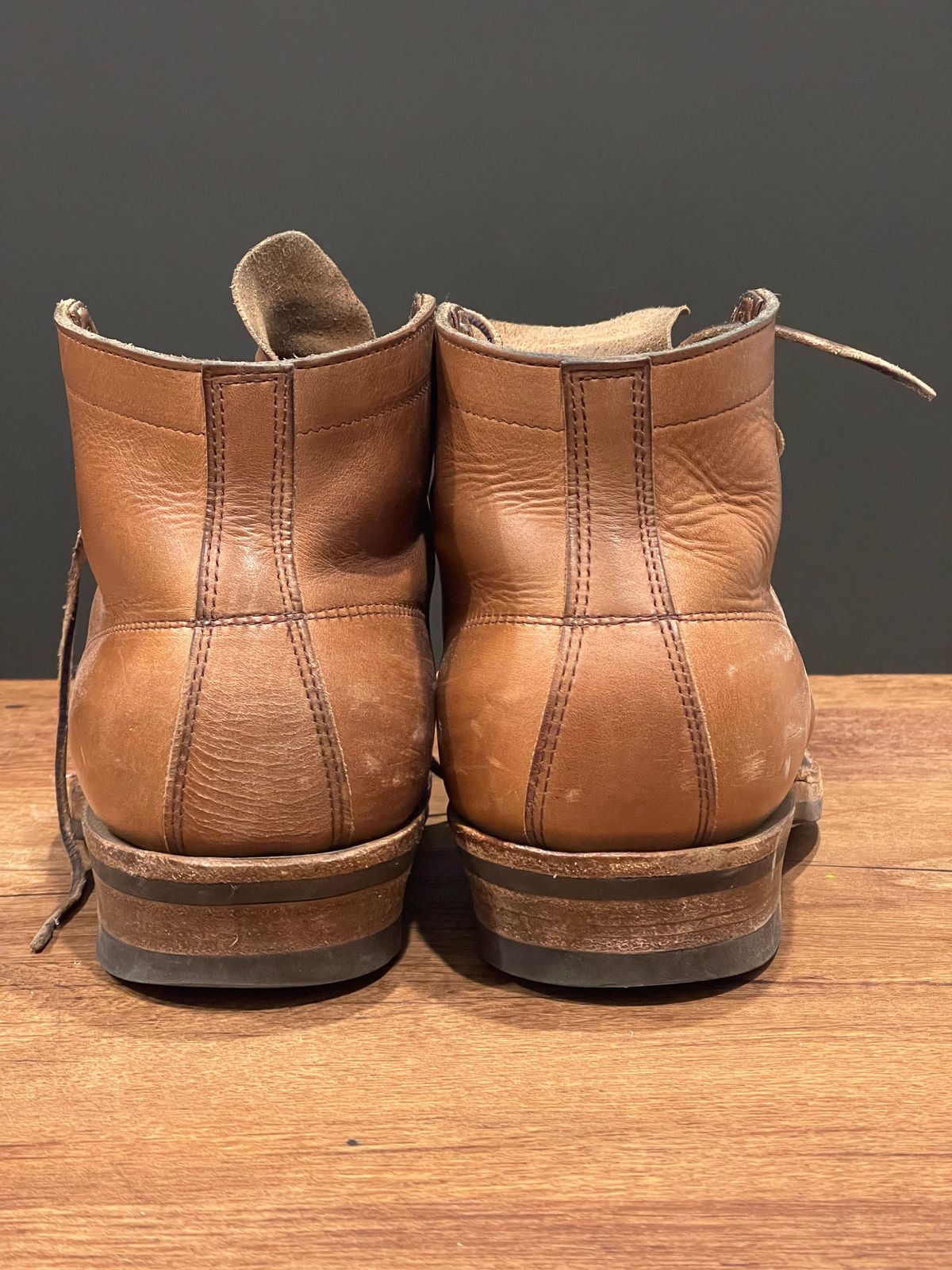 Photo by Nath on April 5, 2023 of the White's Semi-Dress in Horween Natural Chromexcel.