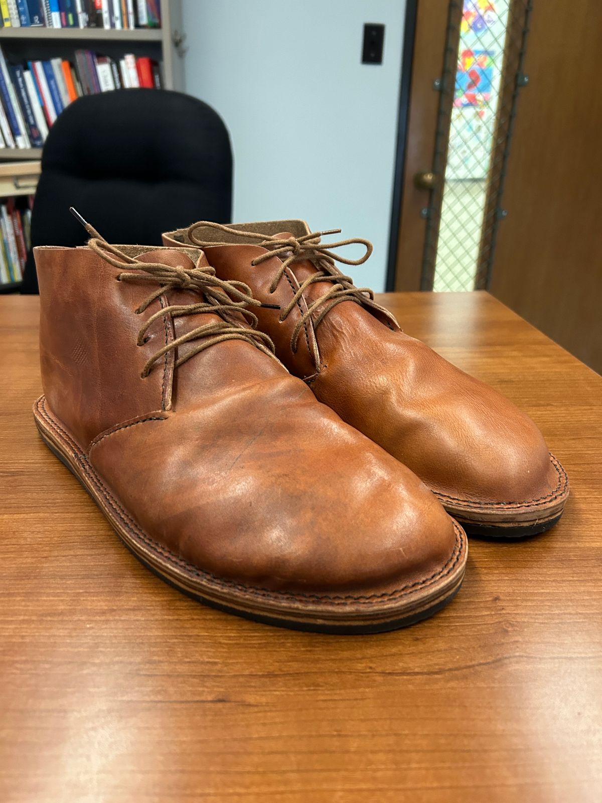 Photo by treetopgoods on October 5, 2023 of the Treetop Goods Desert Boot in Wickett & Craig Oak Skirting.