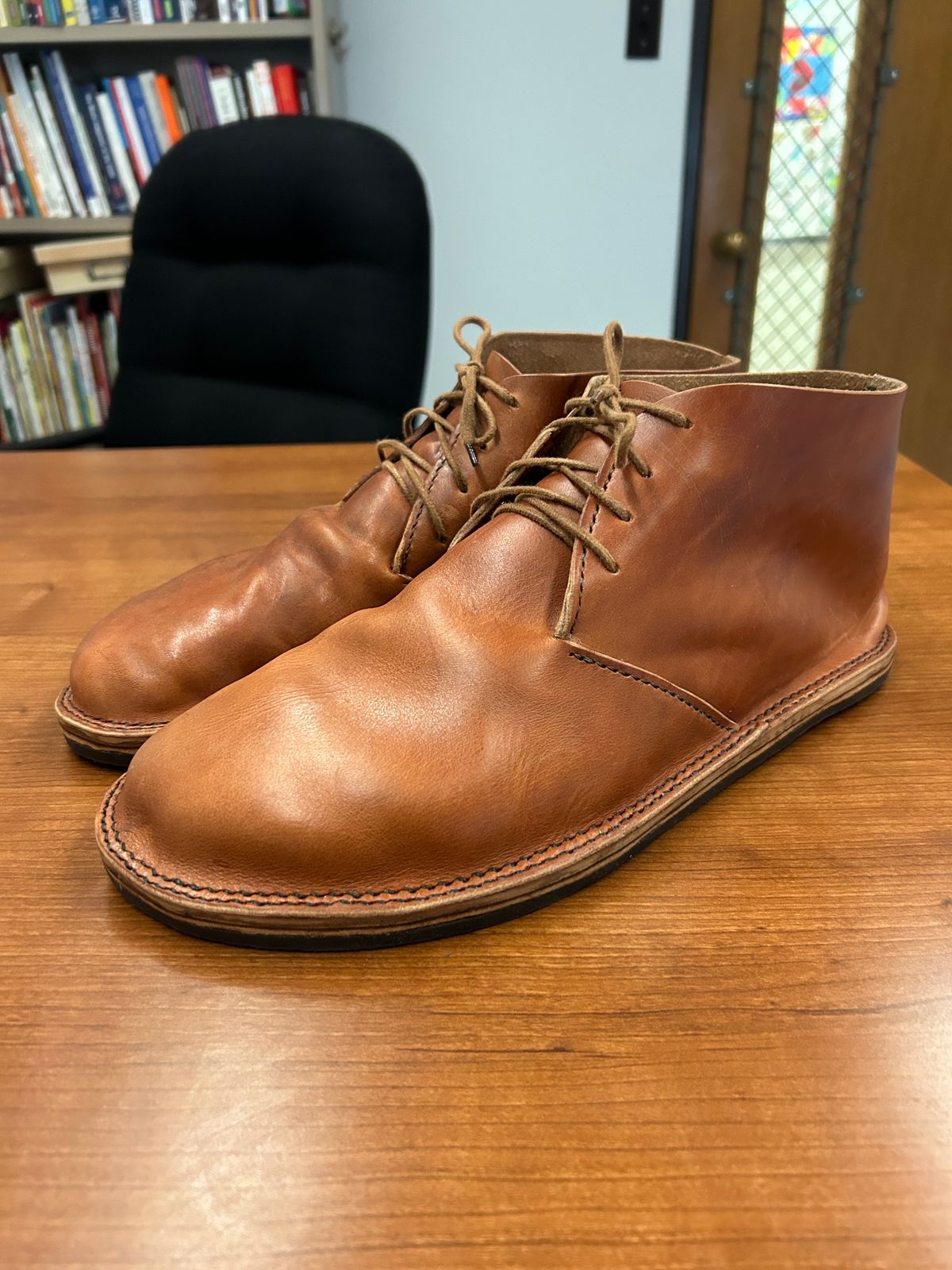 Photo by treetopgoods on October 5, 2023 of the Treetop Goods Desert Boot in Wickett & Craig Oak Skirting.